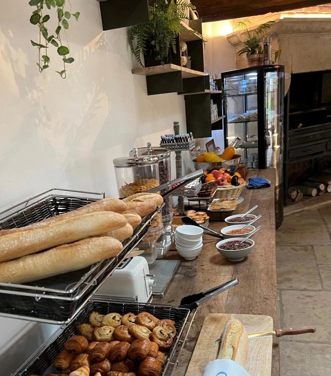 Breakfast in Hotel Village Motel