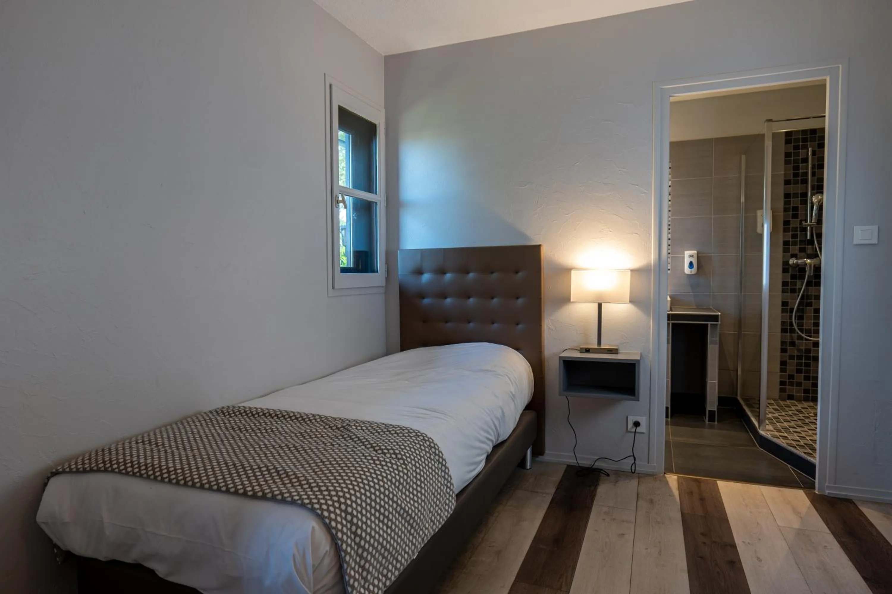 Bed in Hotel Village Motel