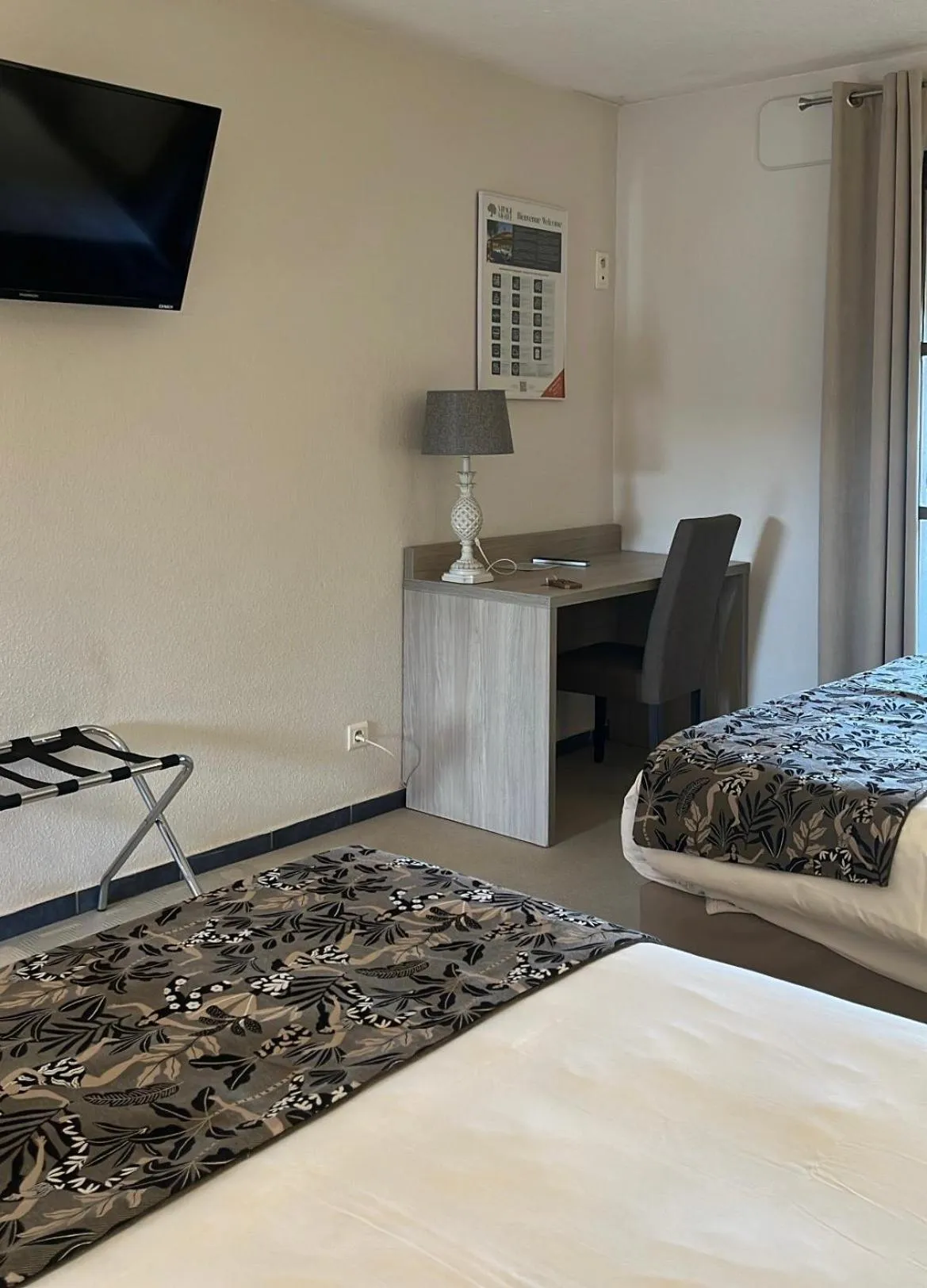 TV and multimedia, Bed in Hotel Village Motel