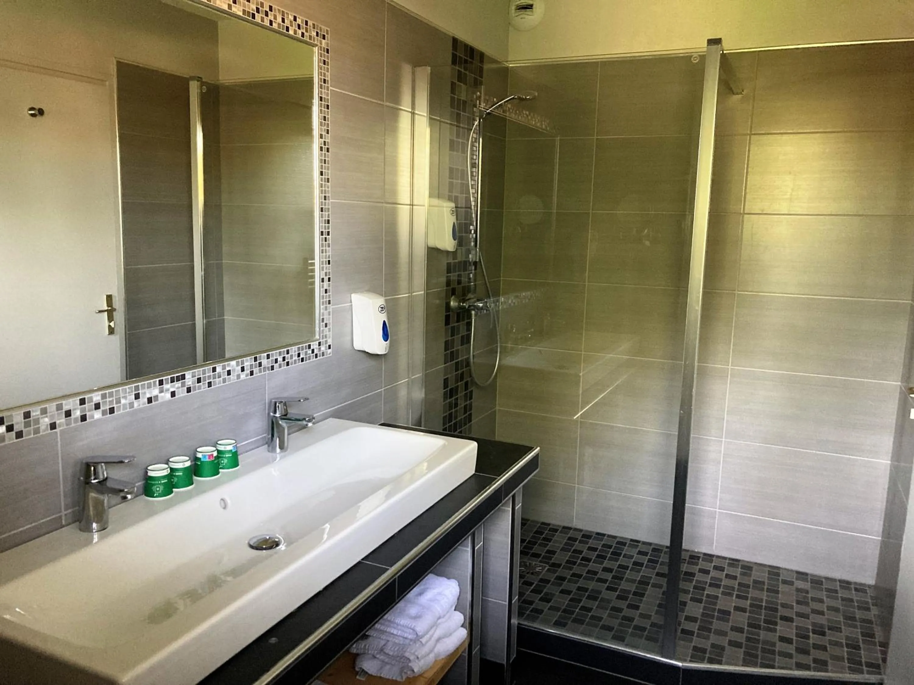 Bathroom in Hotel Village Motel