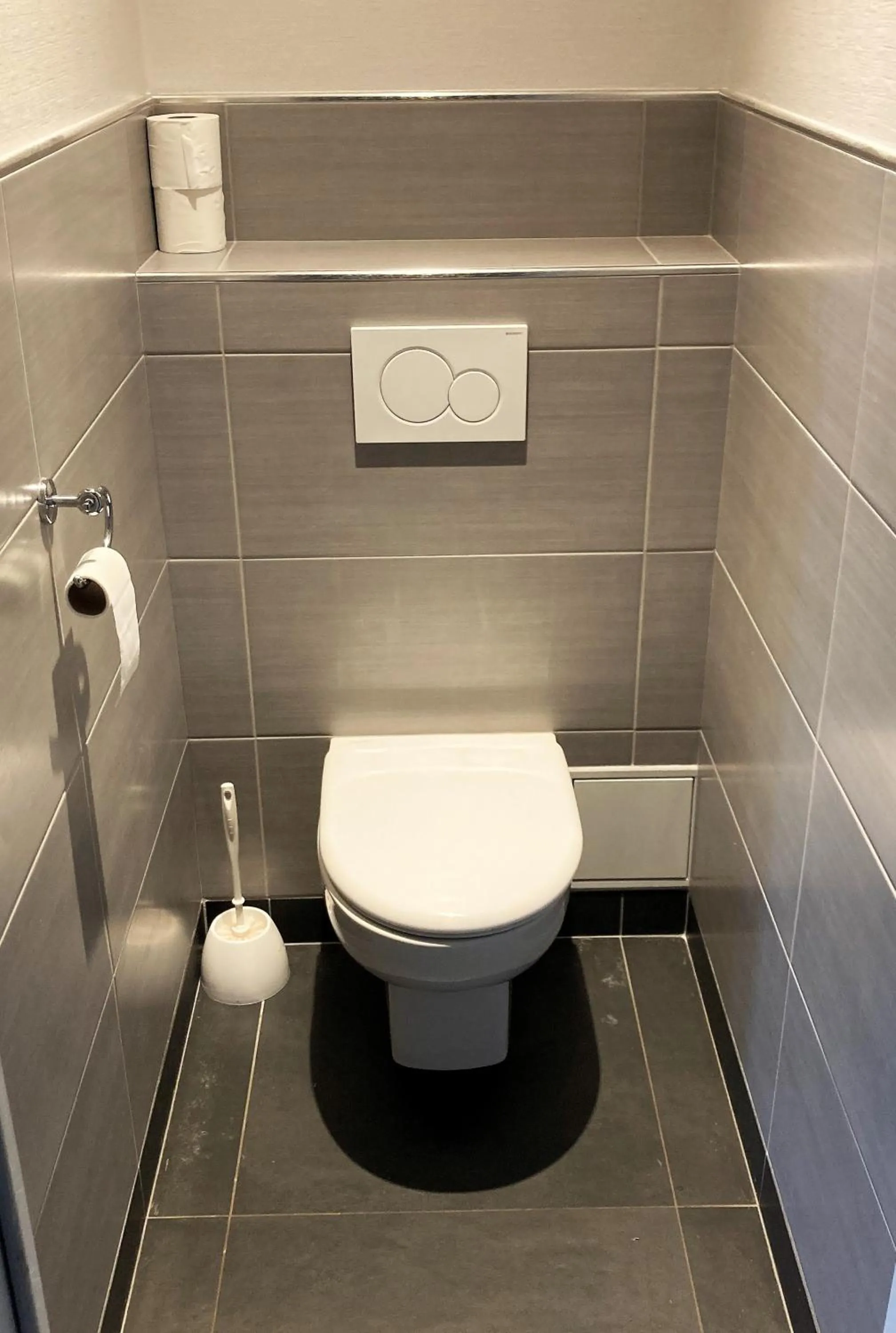 Toilet in Hotel Village Motel