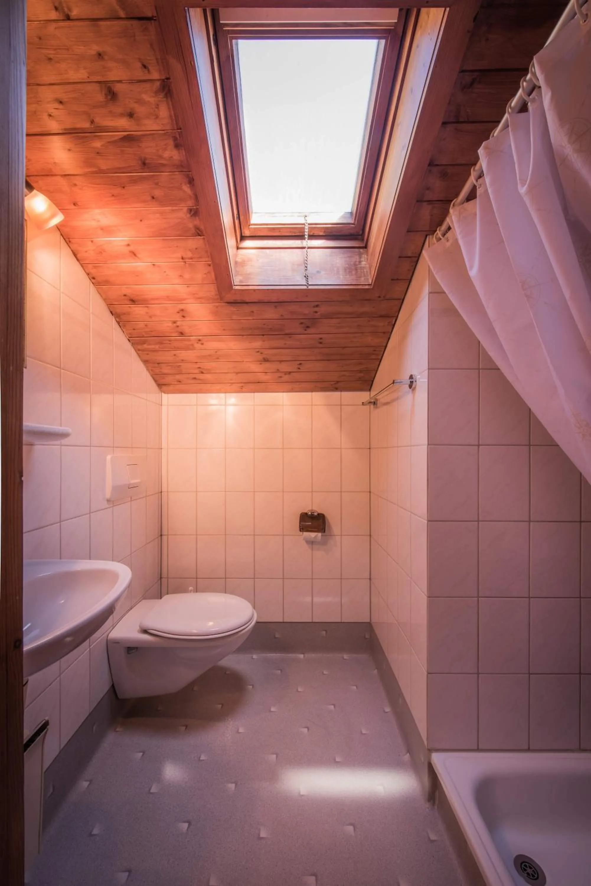 Shower in Gasthof Schoenegg B&B