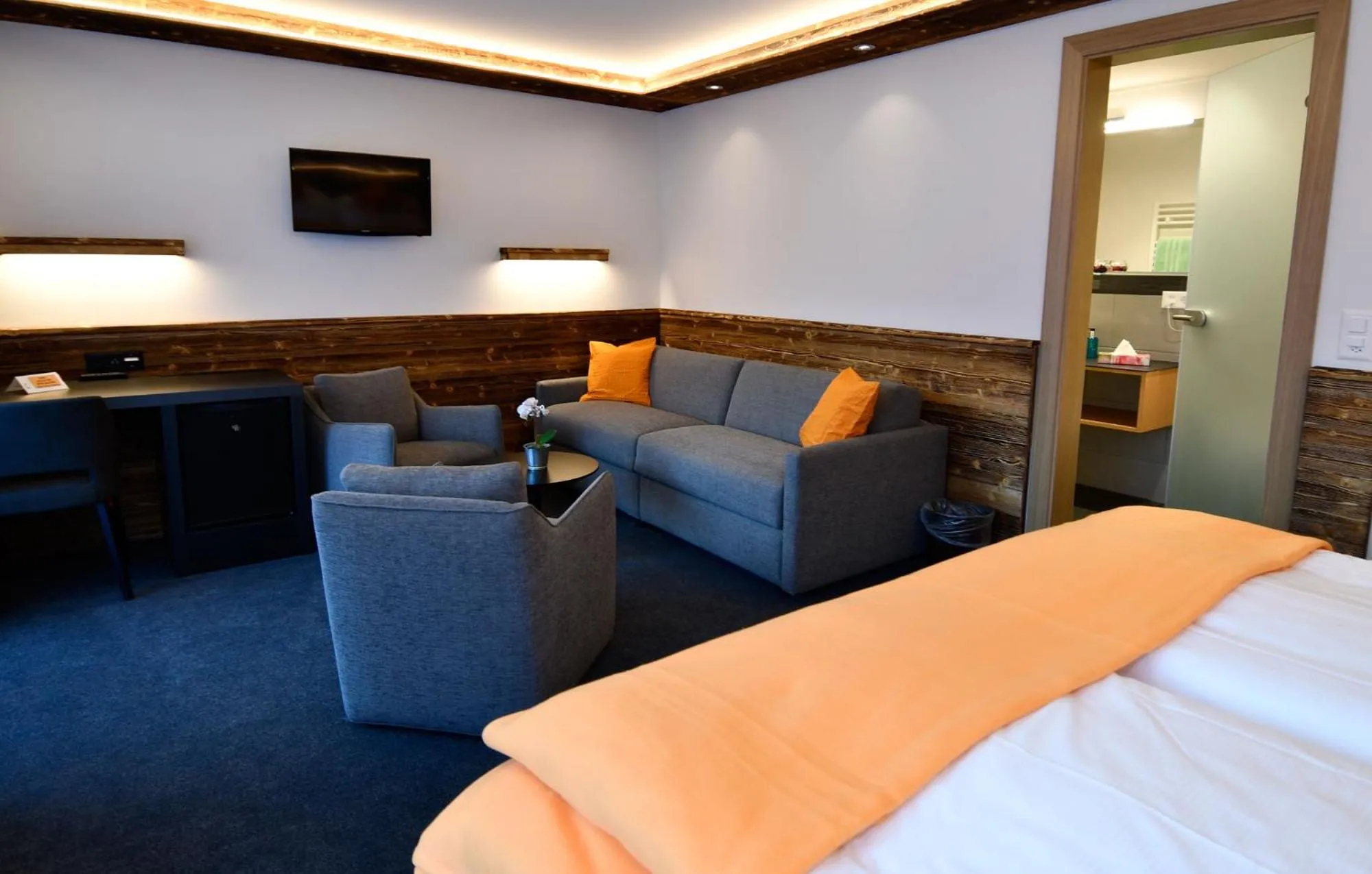 Living room, Bed in Hotel Elite