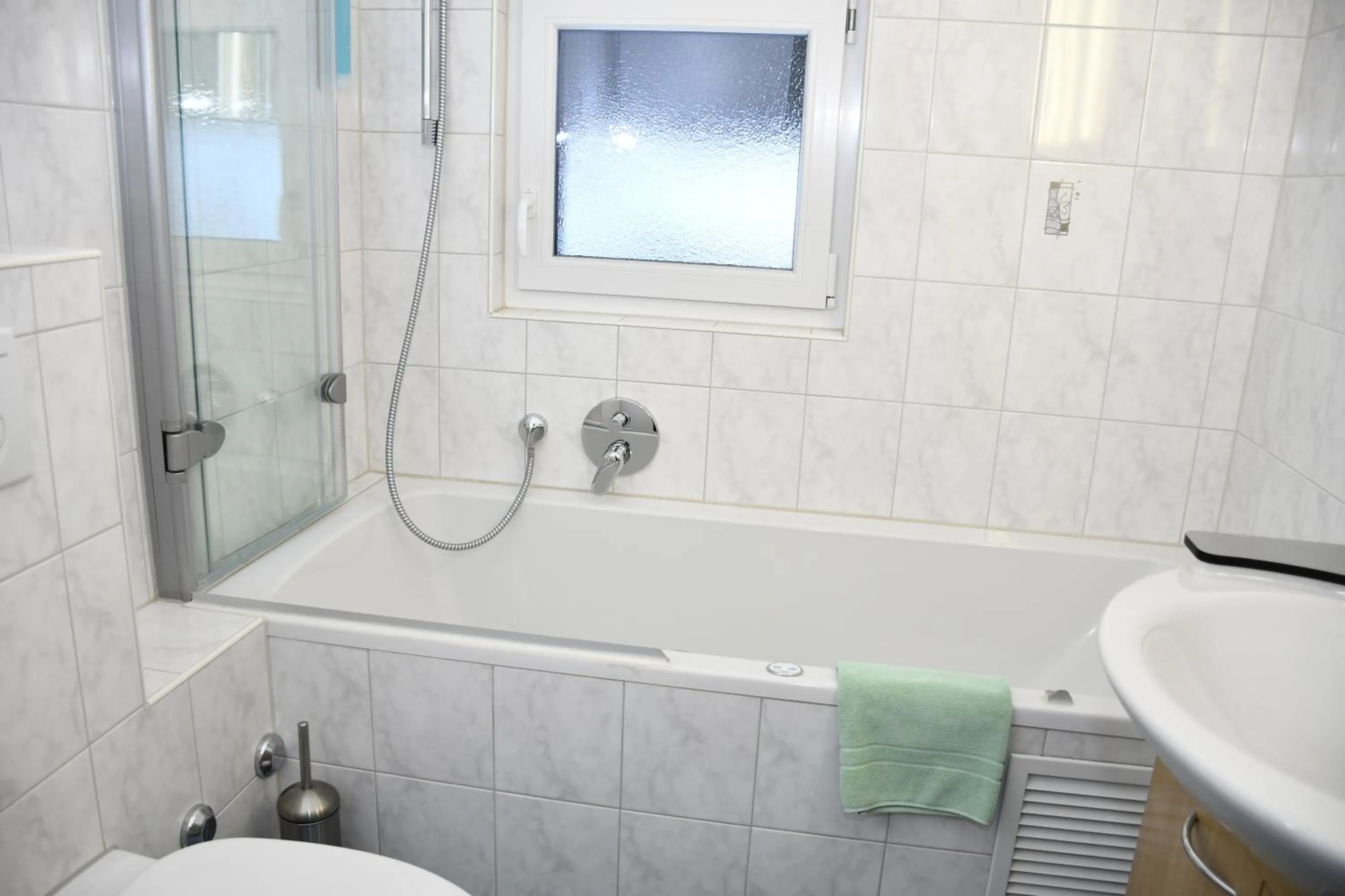 Shower in Hotel Elite