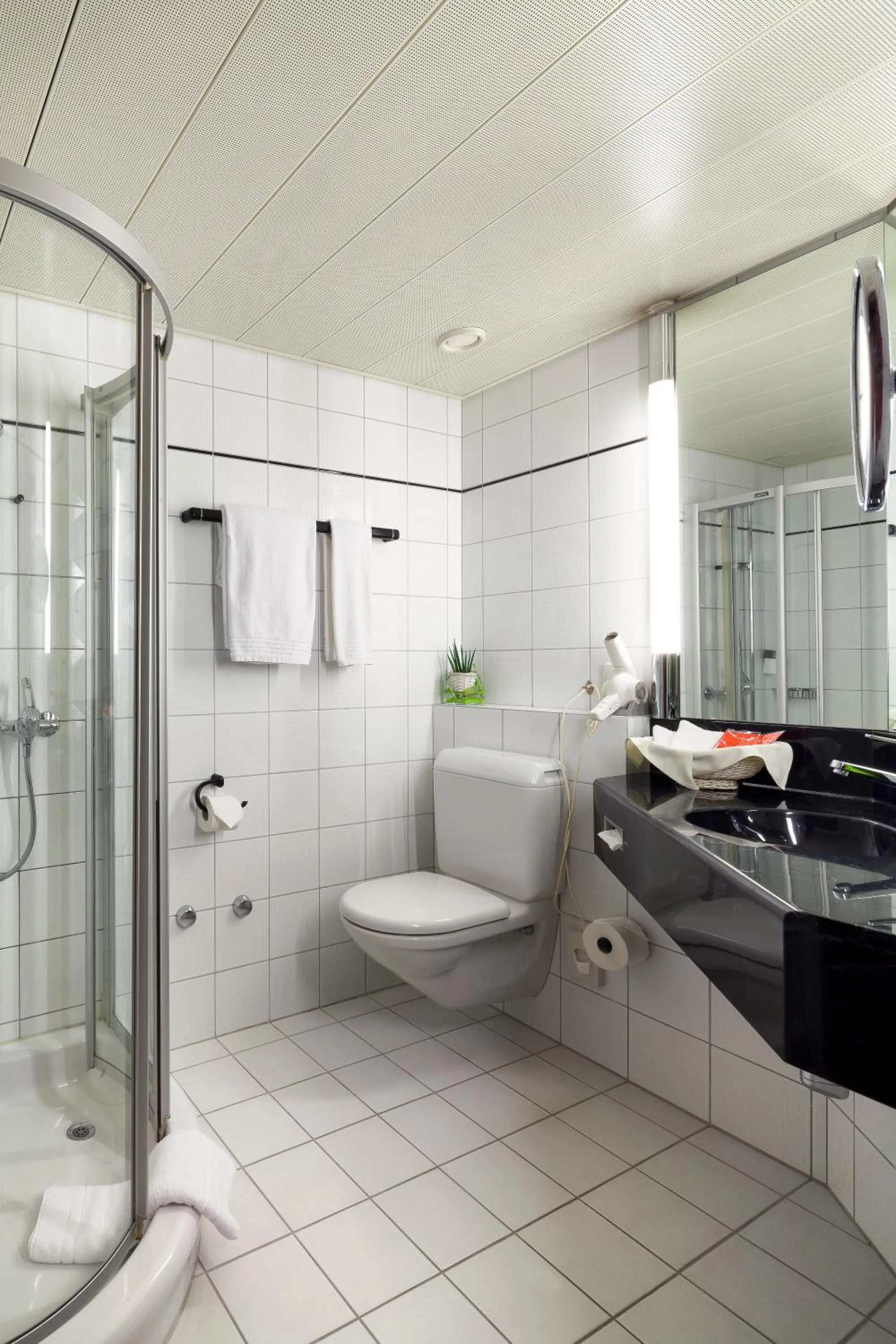 Bathroom in Ramada by Wyndham Baden Hotel du Parc