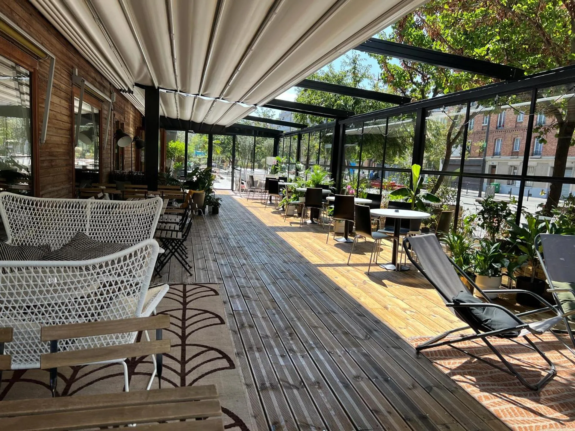 Patio in Auberge de Jeunesse HI Paris Yves Robert