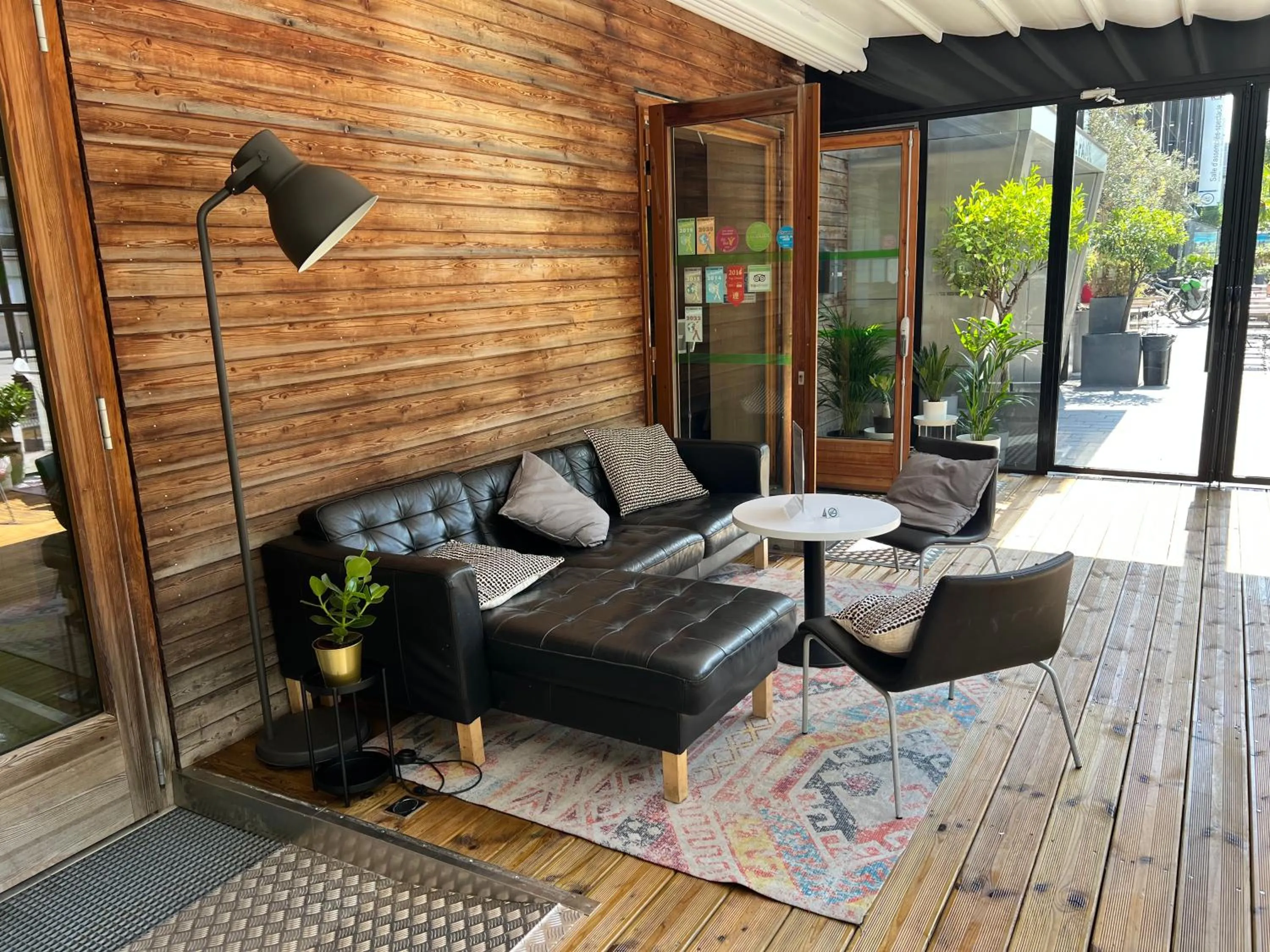 Patio in Auberge de Jeunesse HI Paris Yves Robert