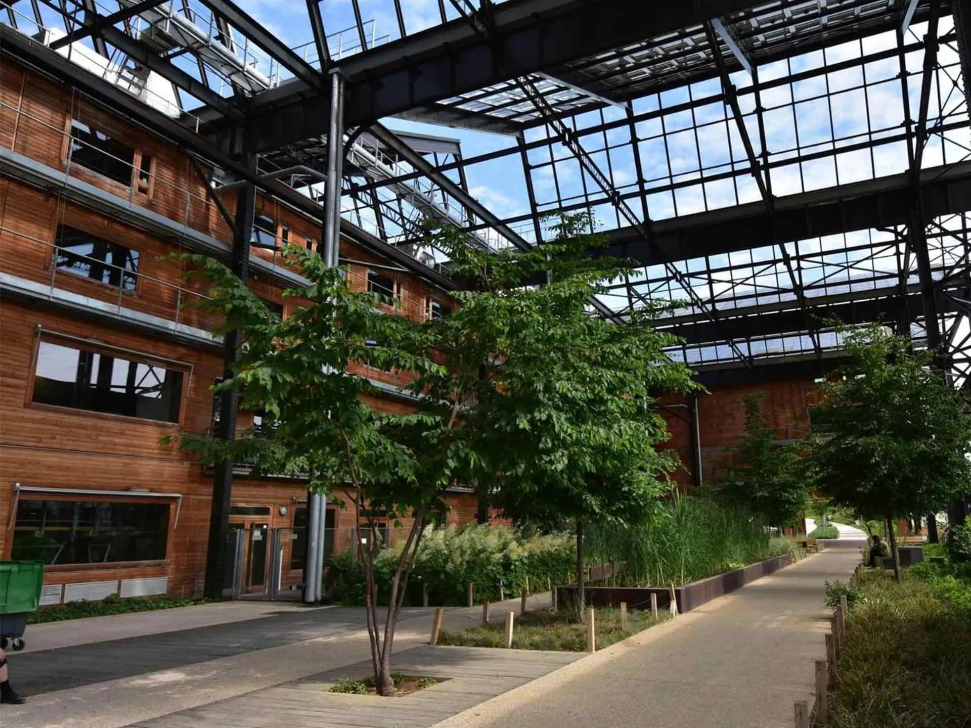 Property building in Auberge de Jeunesse HI Paris Yves Robert