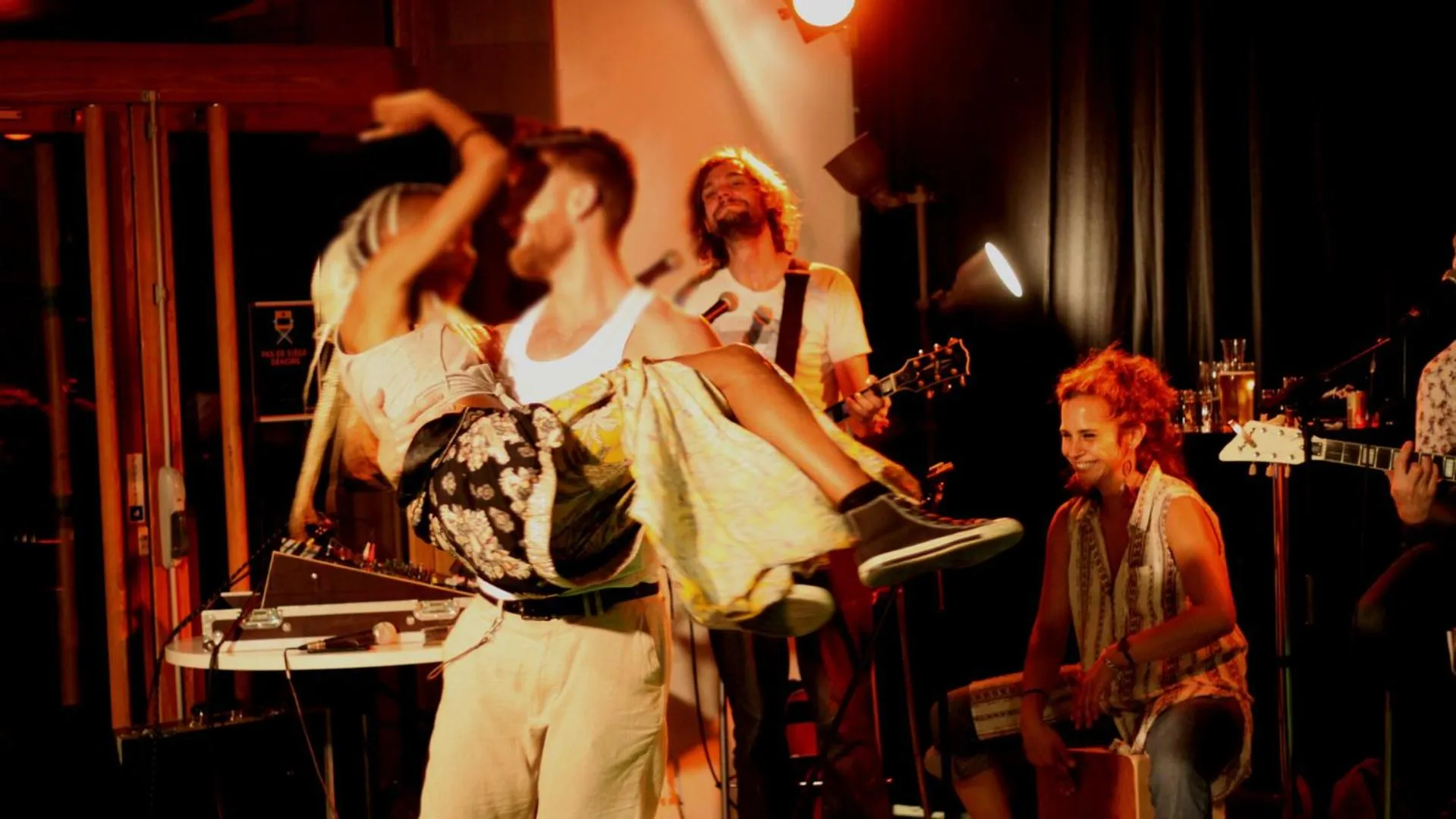 Evening entertainment in Auberge de Jeunesse HI Paris Yves Robert