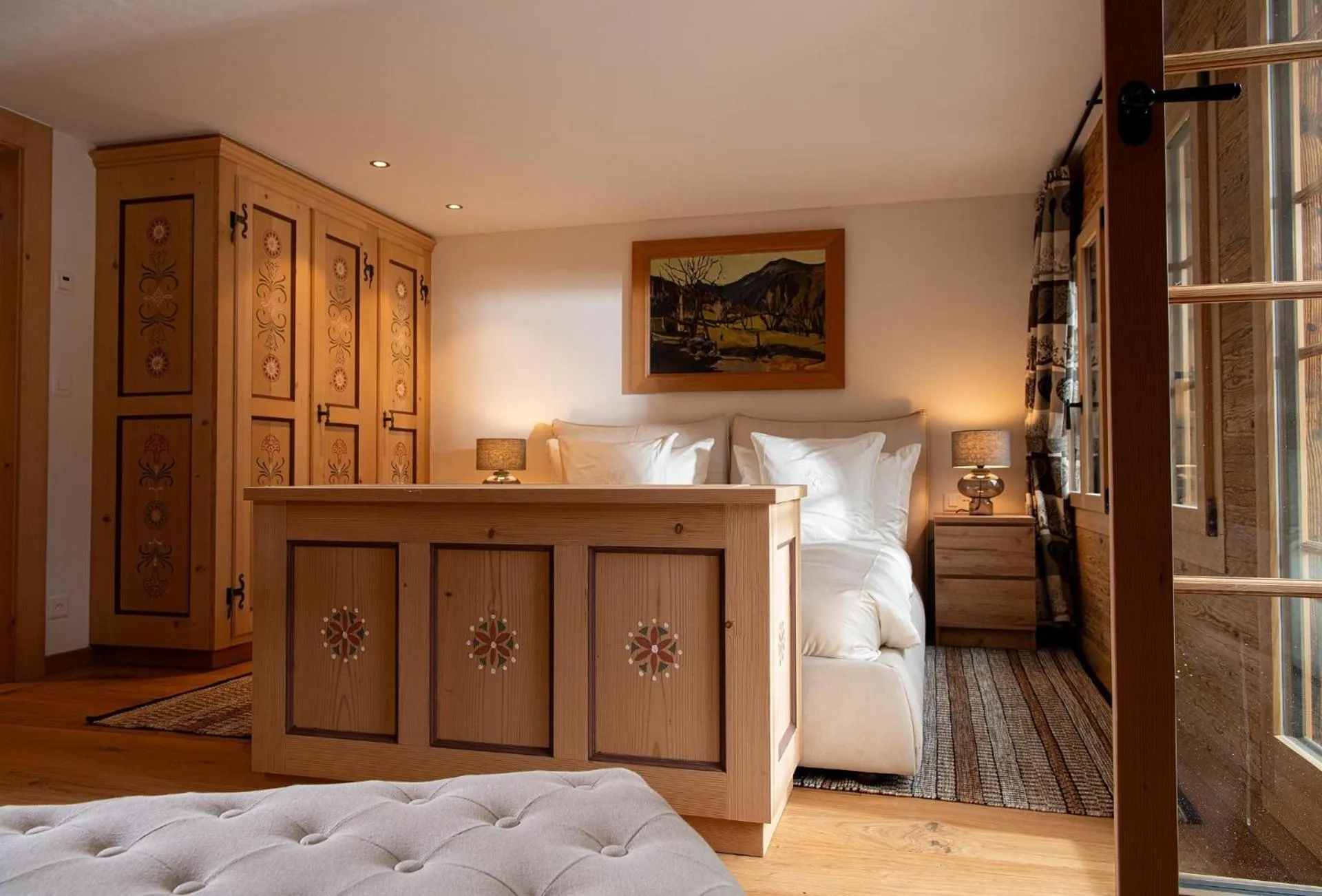 Living room, Bed in Hotel Olden