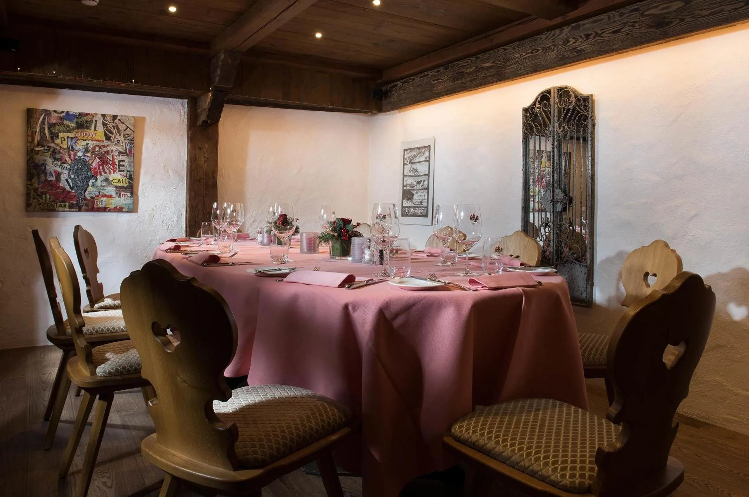 Restaurant/places to eat in Hotel Olden