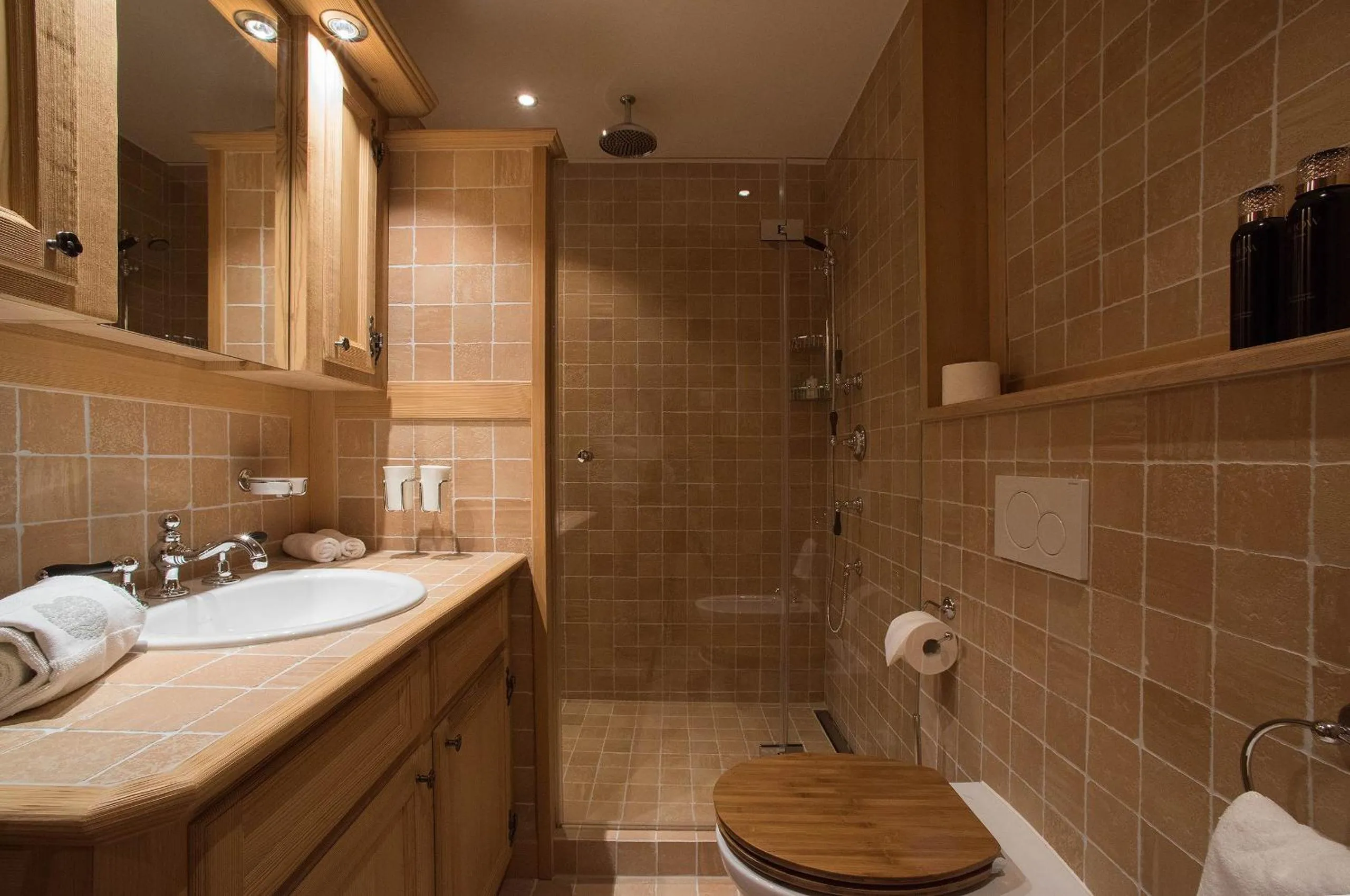 Shower in Hotel Olden