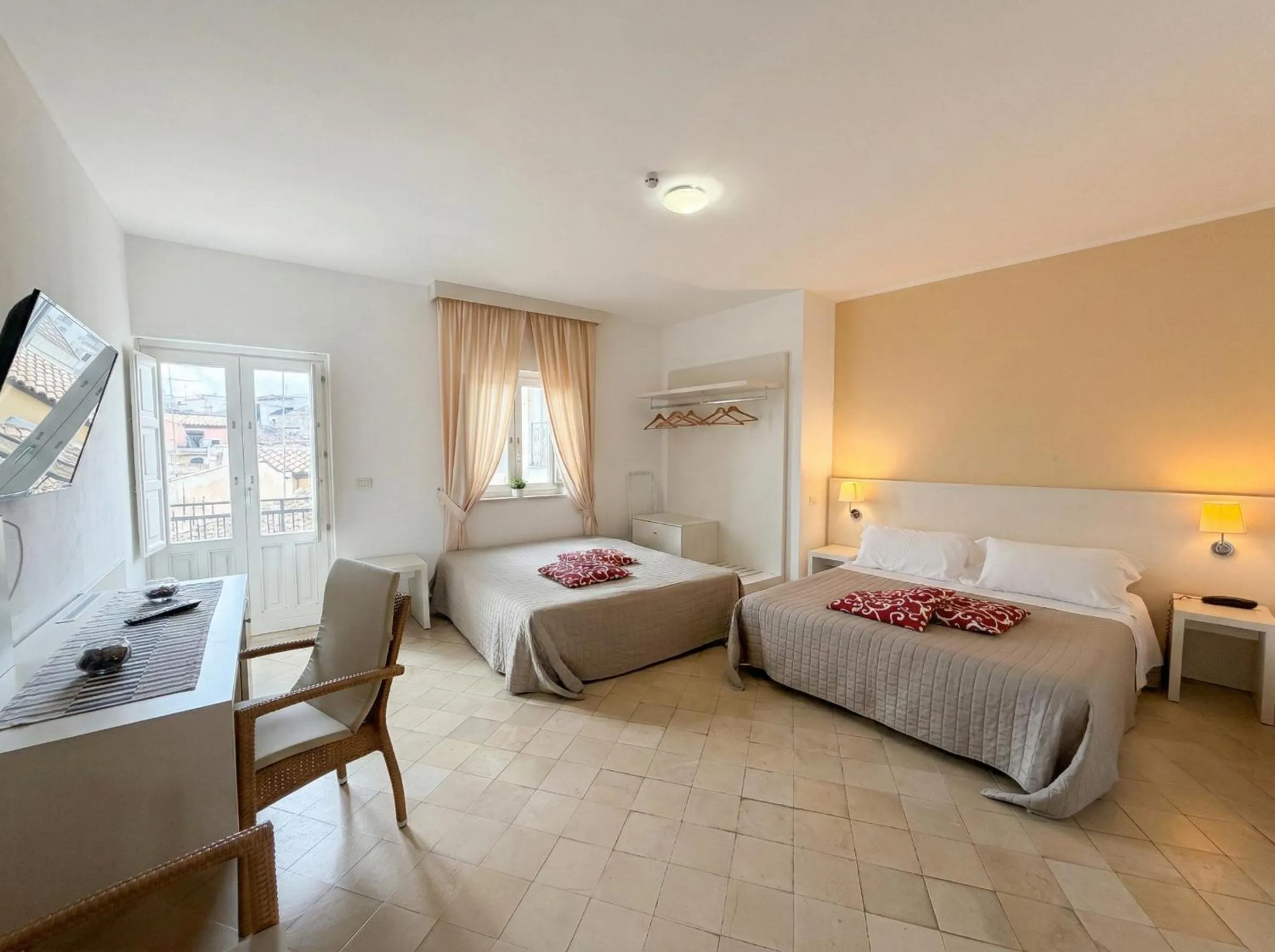 Quadruple Room with Balcony in Ortigia Mastrarua rooms