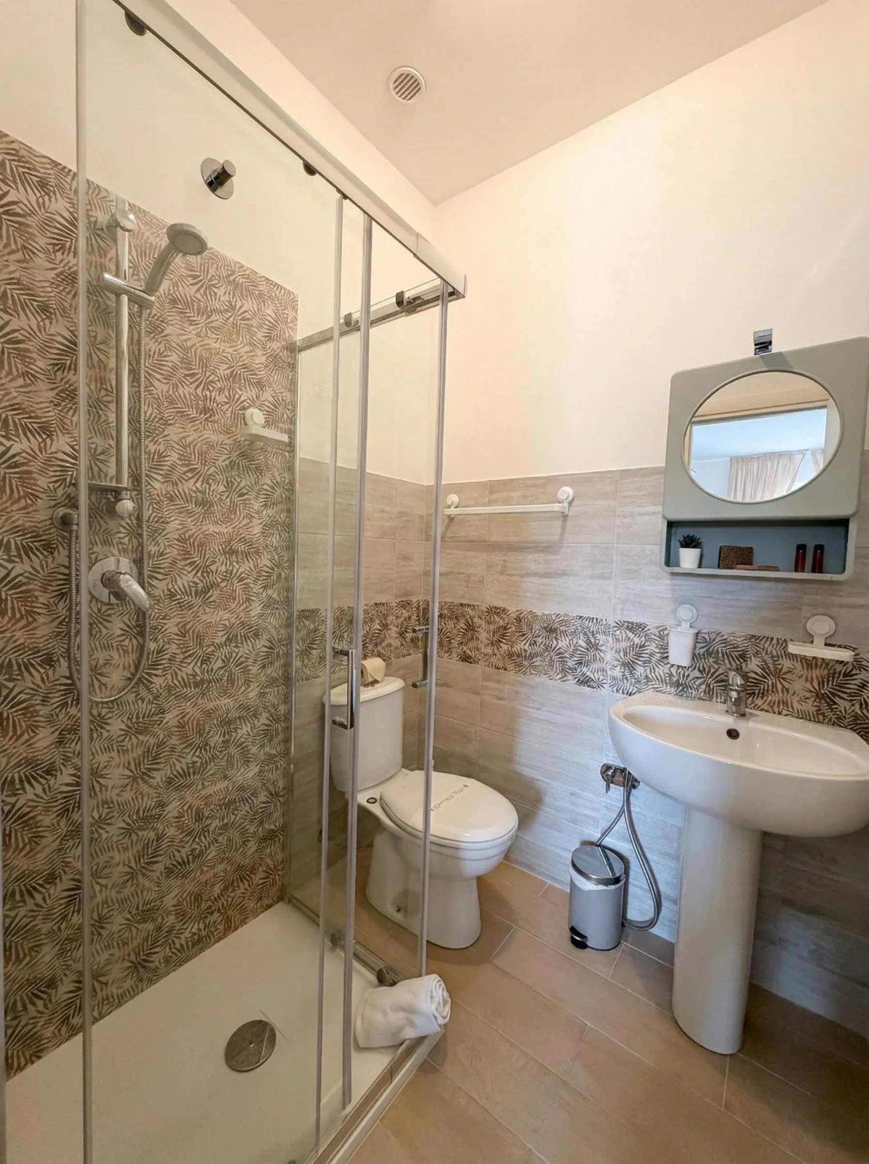 Shower in Ortigia Mastrarua rooms