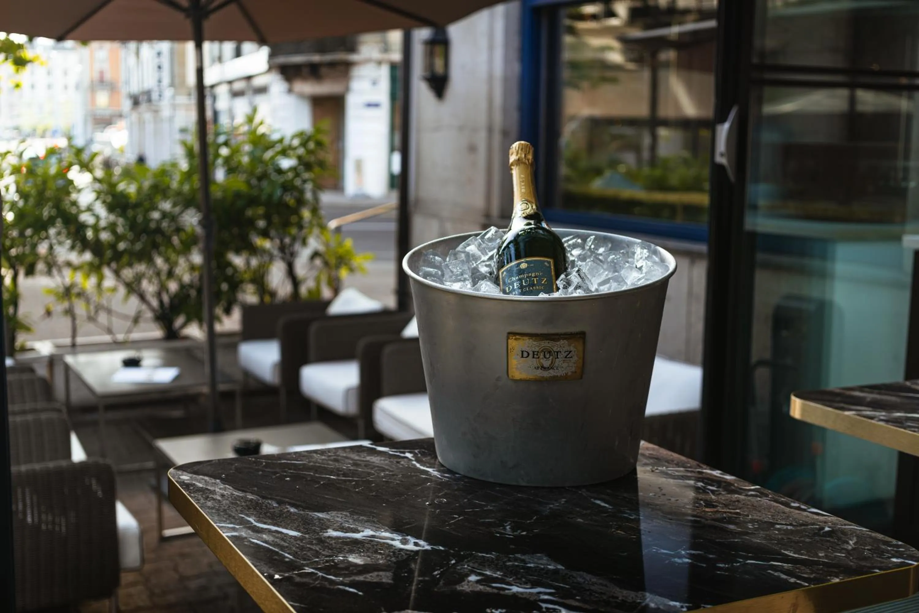 Lounge or bar in Hotel Montbrillant