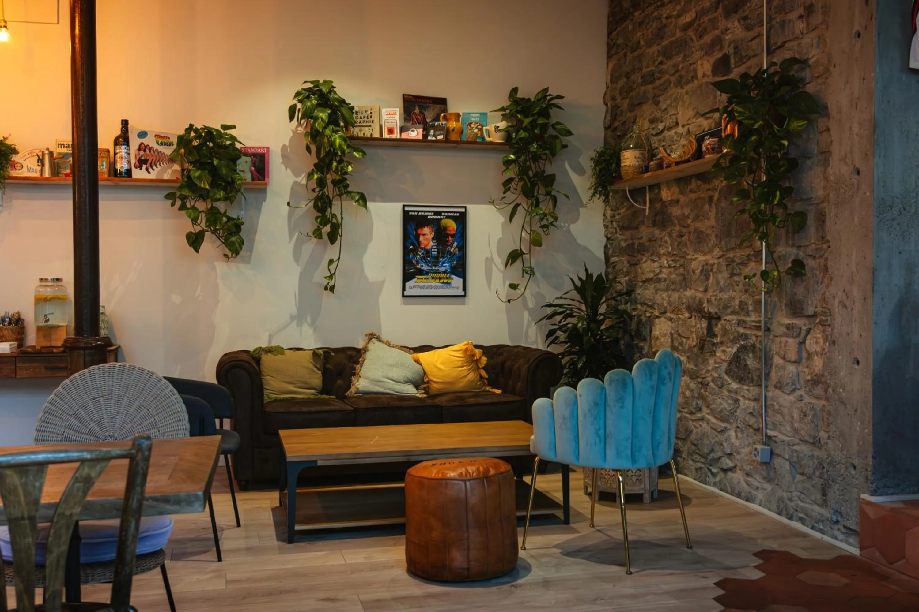 Restaurant/places to eat in Hotel Montbrillant