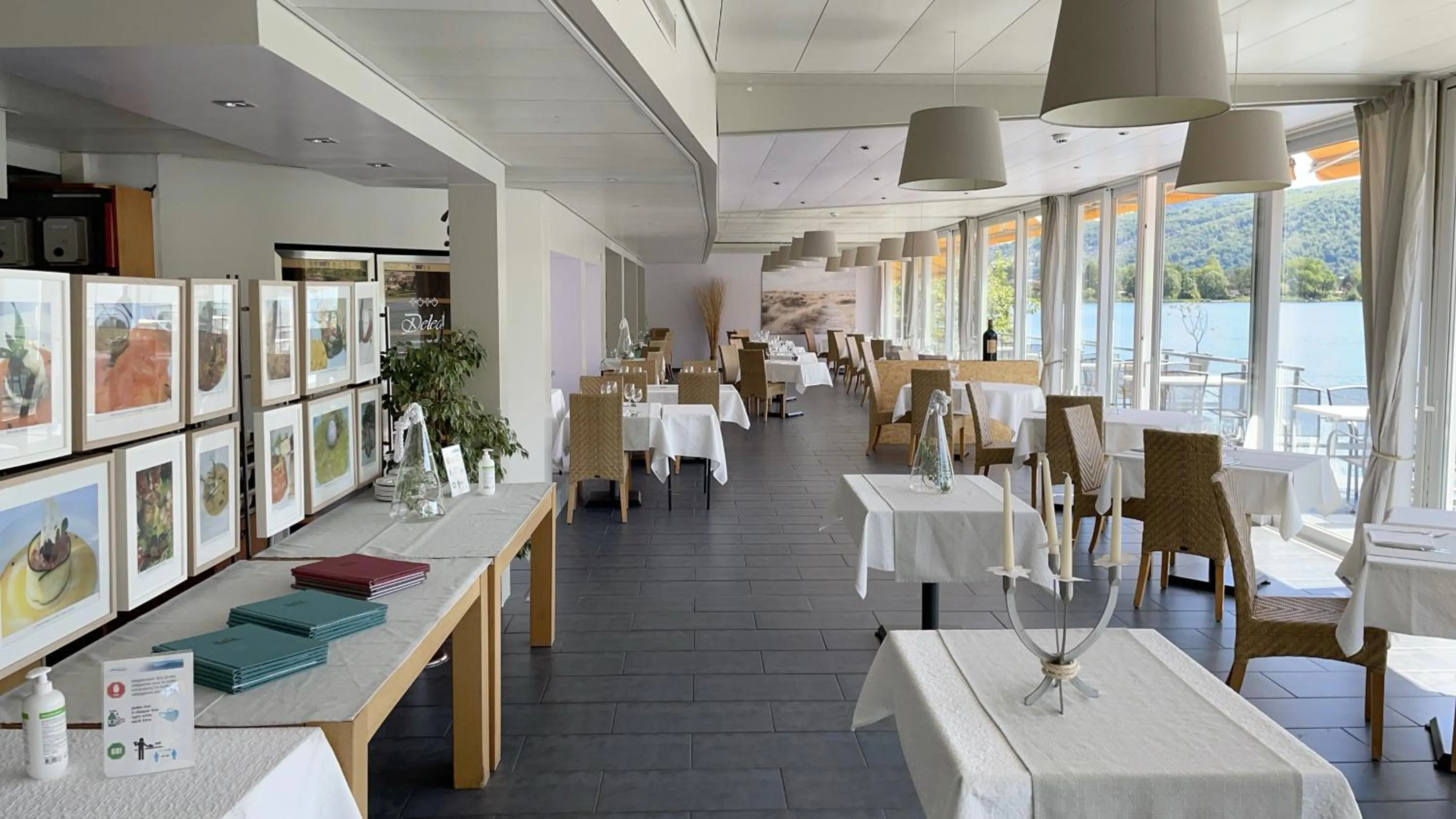 Restaurant/places to eat in Tresa Bay Hotel