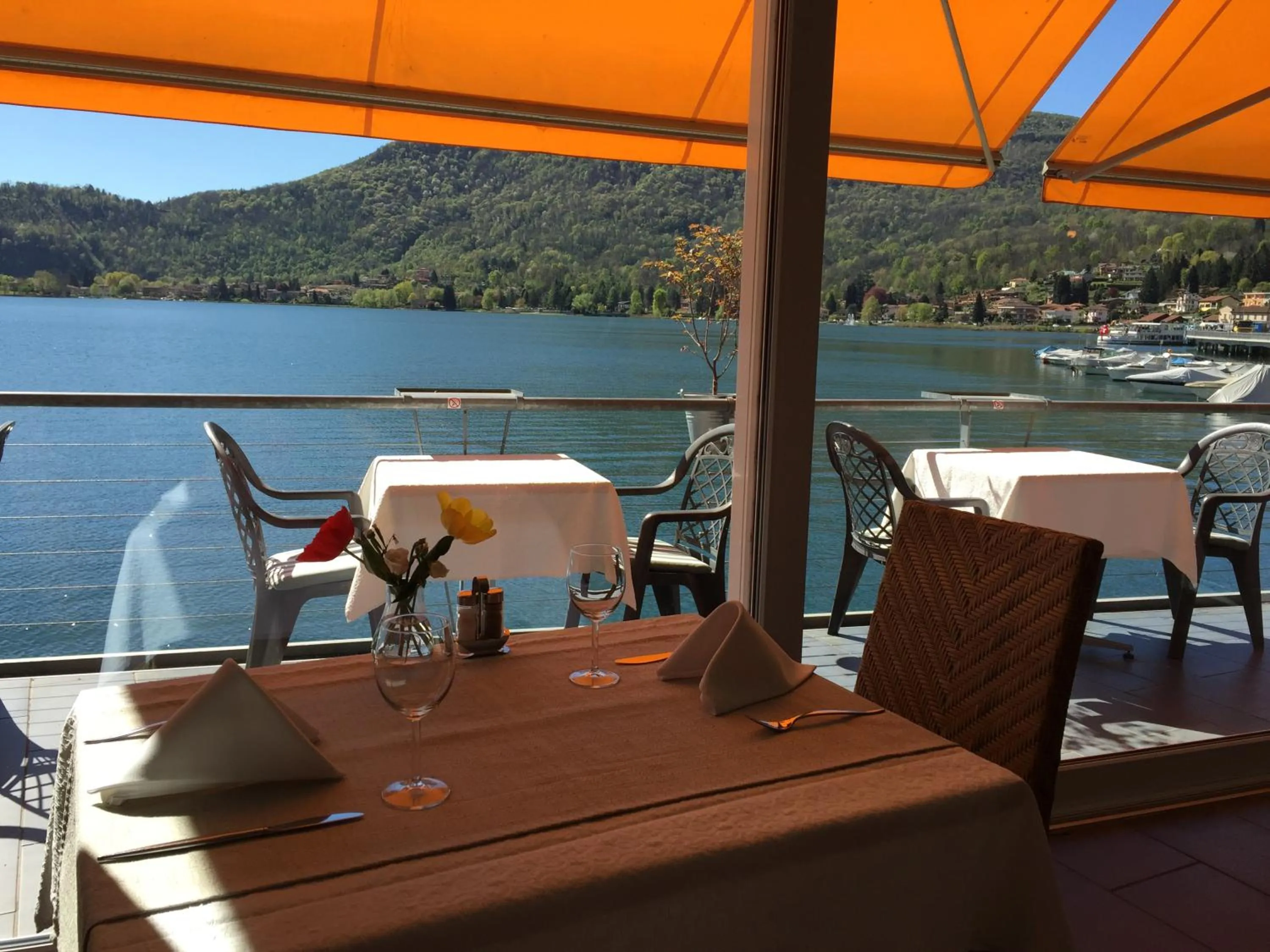 Restaurant/places to eat in Tresa Bay Hotel