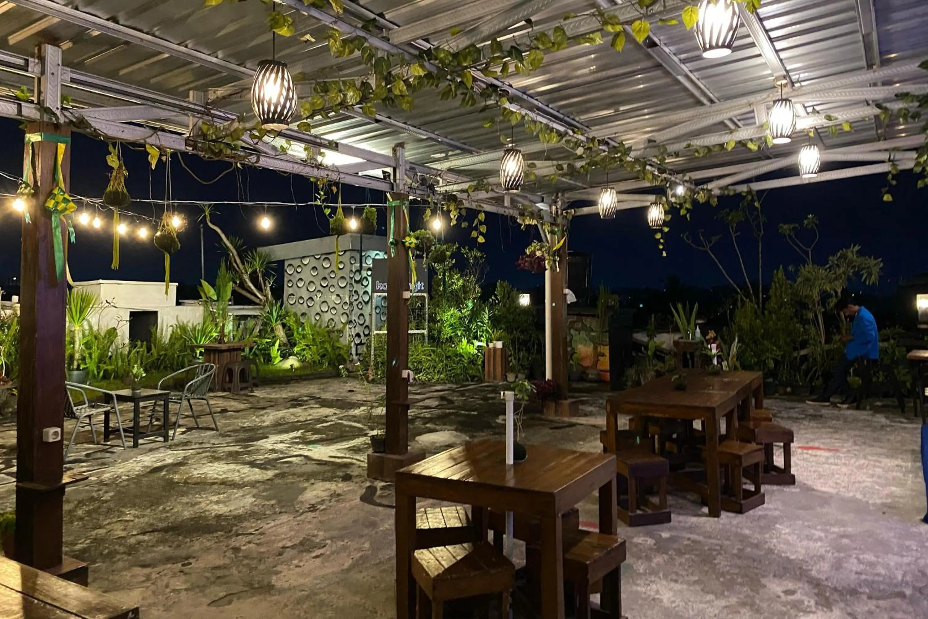 Restaurant/places to eat in Hotel Lestari