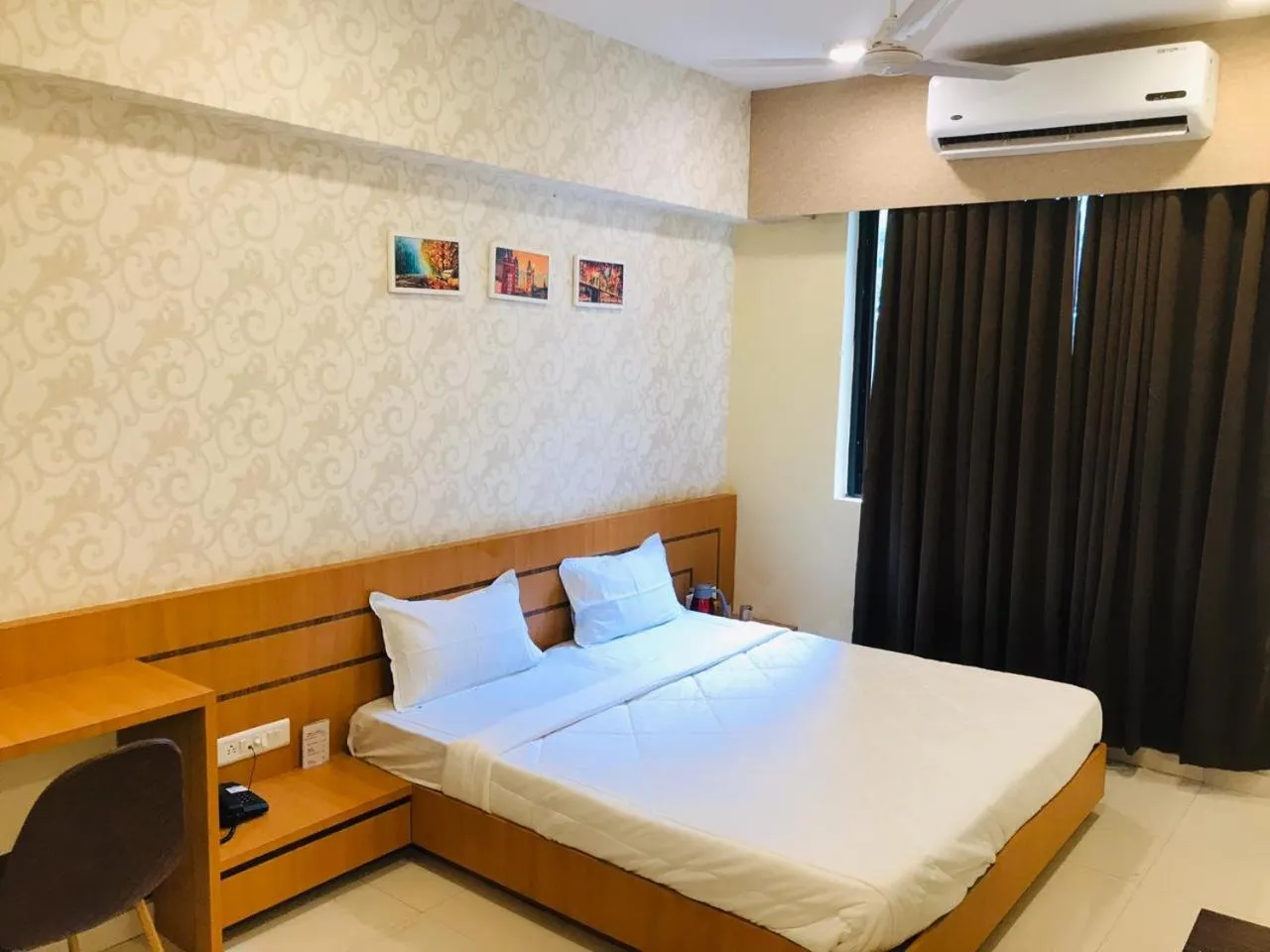 Bed in Hotel Golden - I