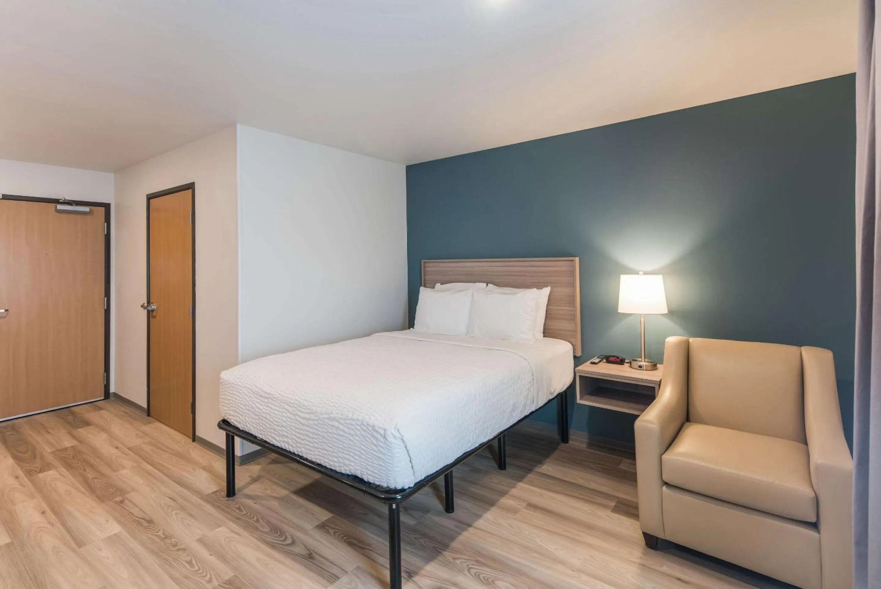 Photo of the whole room, Bed in WoodSpring Suites Tri-Cities Richland