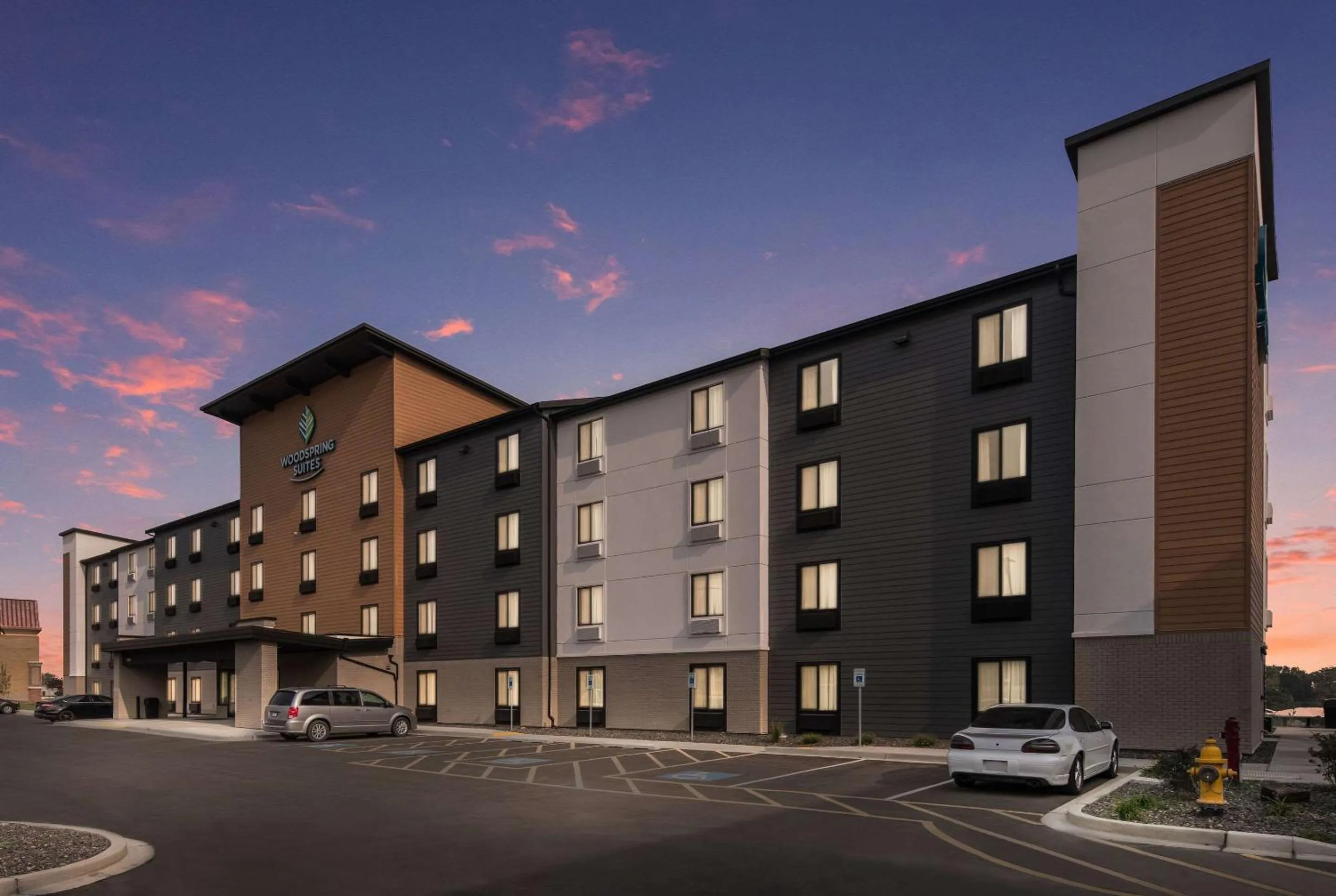 Property building in WoodSpring Suites Tri-Cities Richland