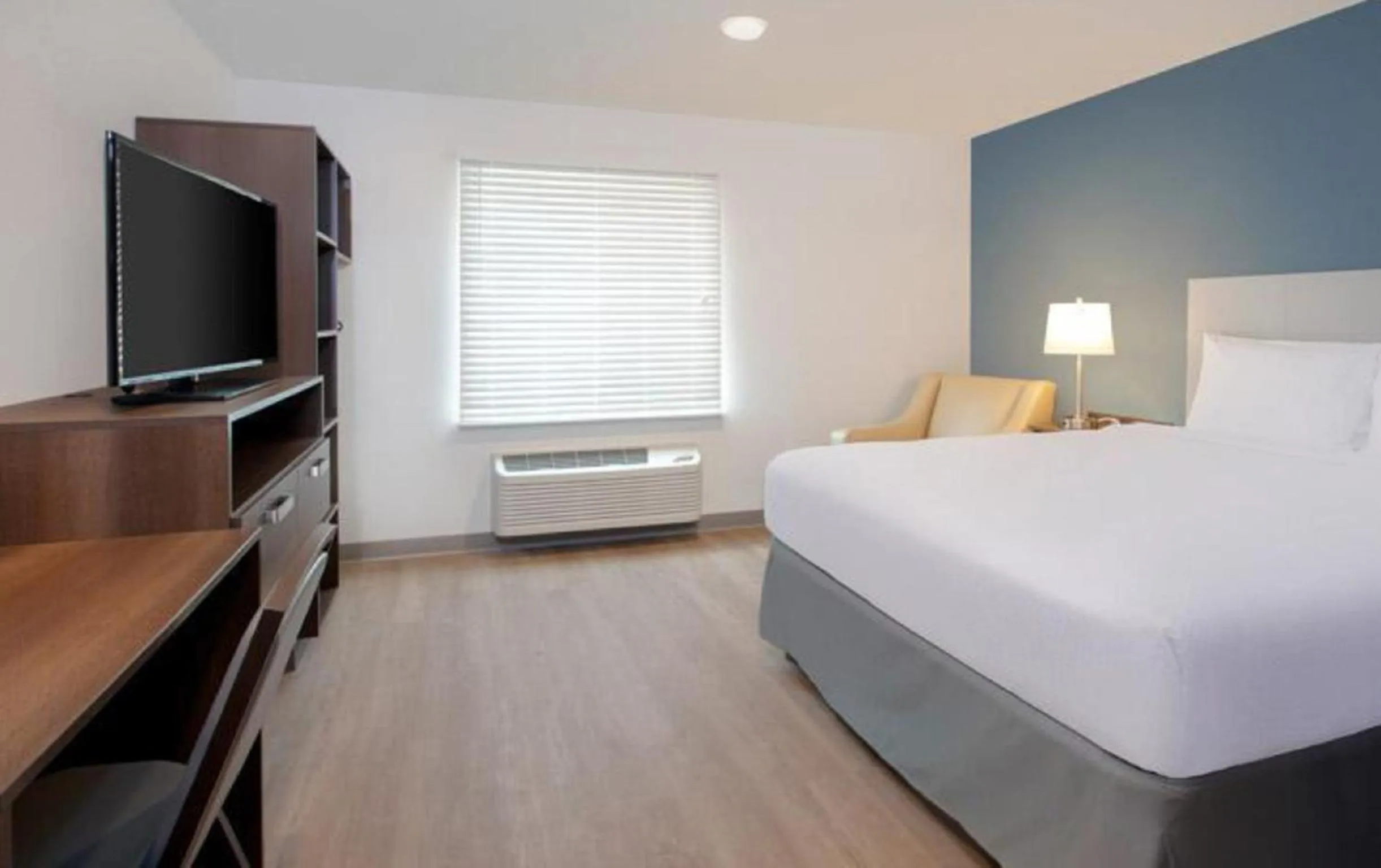 Bedroom, Bed in WoodSpring Suites Chattanooga