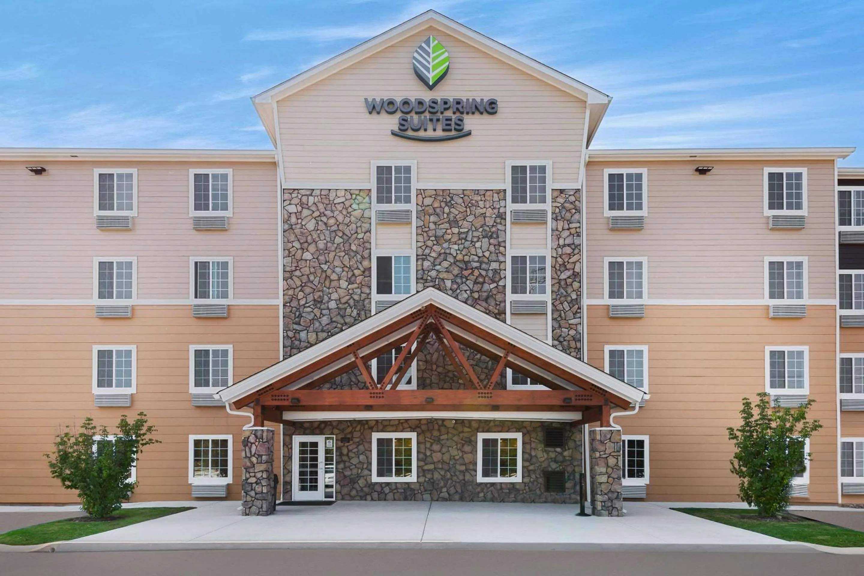 Property building in WoodSpring Suites Chattanooga