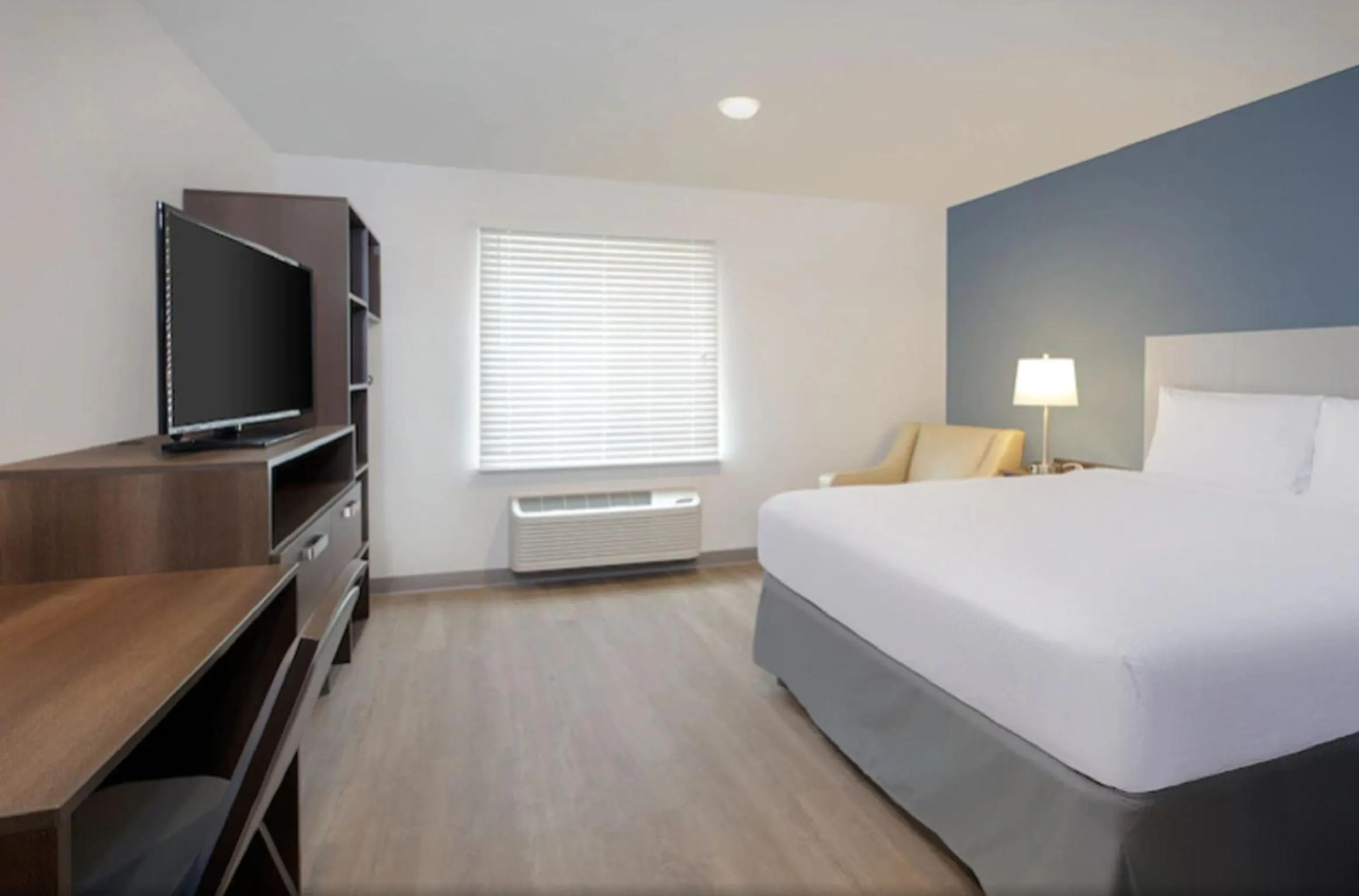 Bedroom, Bed in WoodSpring Suites Chattanooga