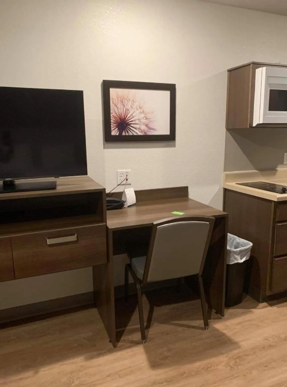 TV and multimedia in WoodSpring Suites Chattanooga