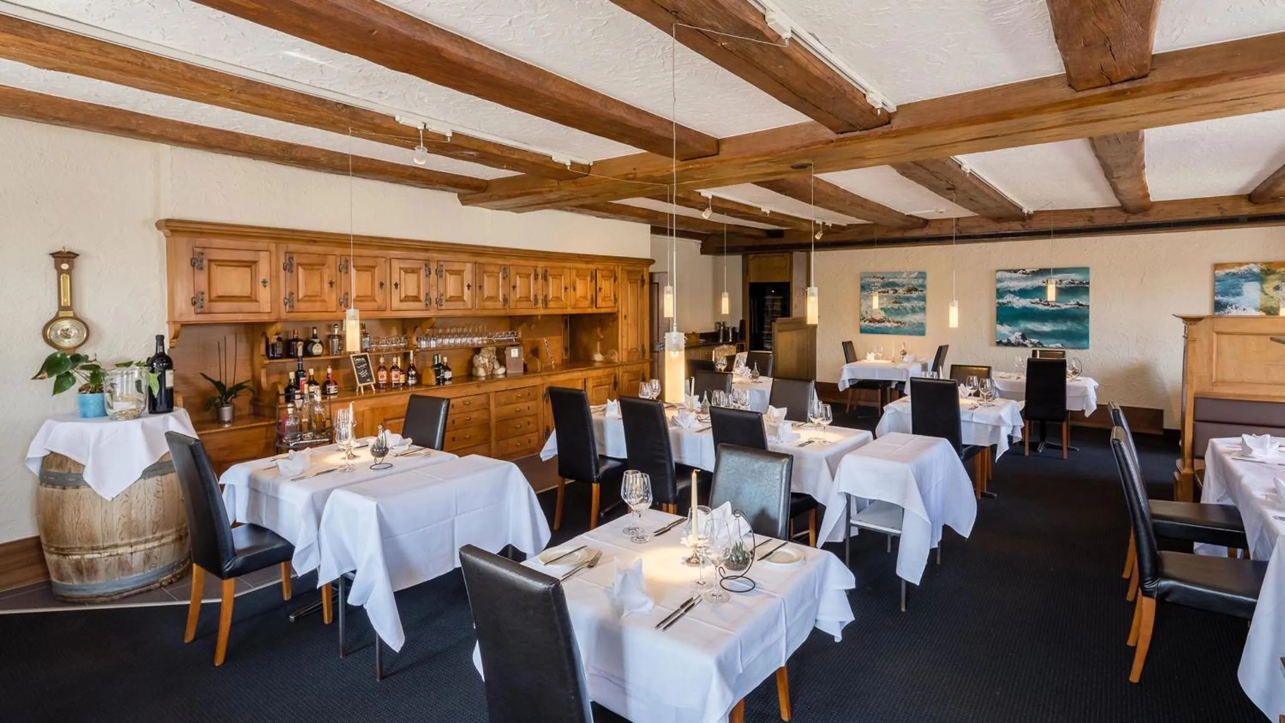 Restaurant/places to eat in Hotel Bären Suhr