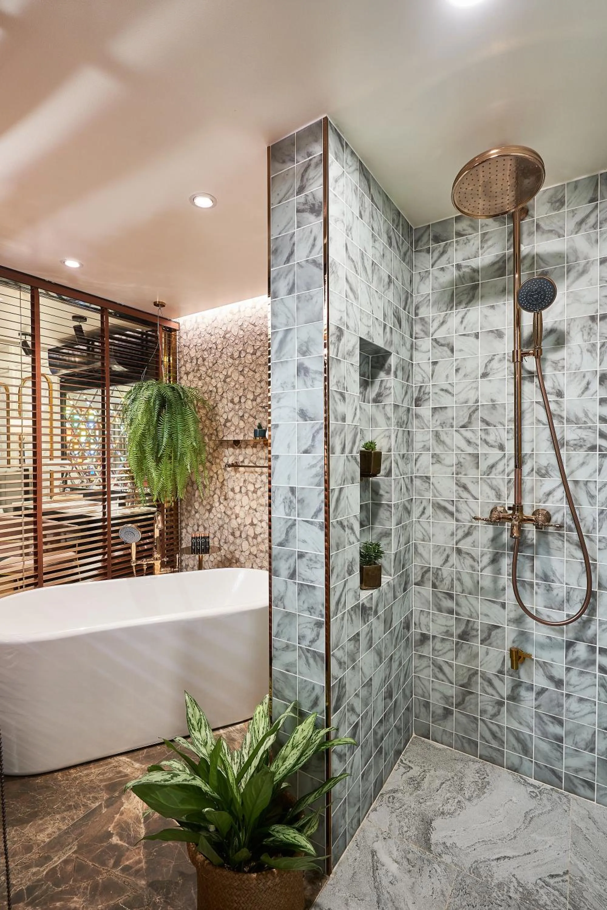 Shower in THE MOMENT CHIANGMAI - Seasonal Design Boutique