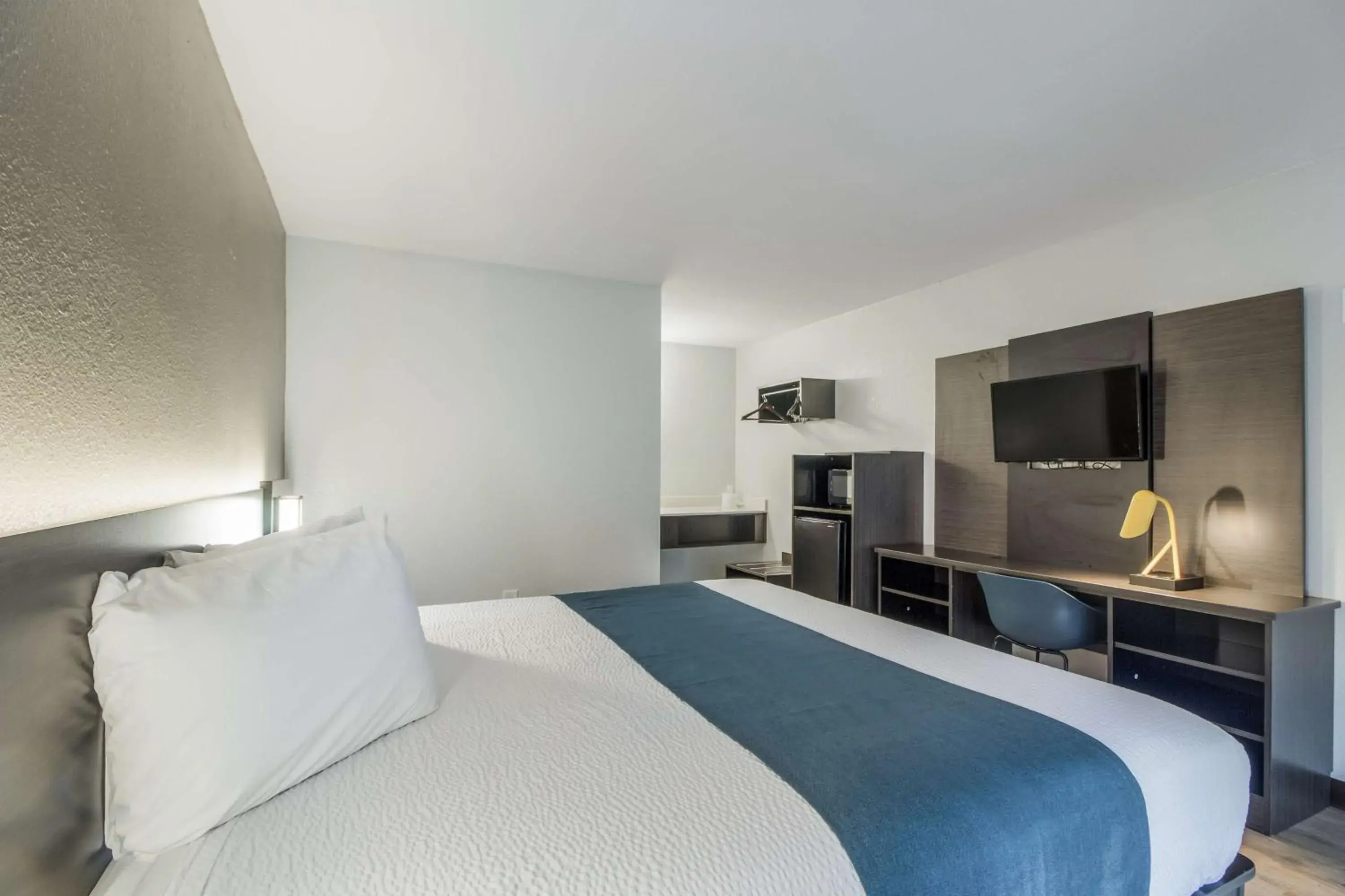 King Room - Disability Access - Non-Smoking in Motel 6 Groves, Tx King Room - Disability Access - Non-Smoking in Motel 6 Groves, Tx