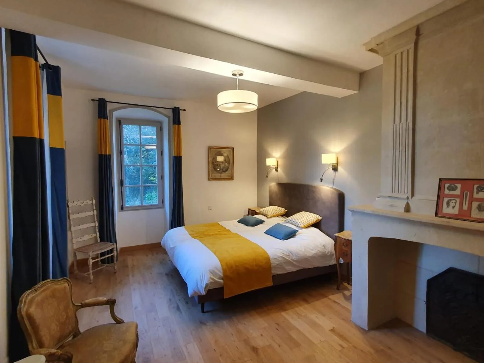 Bed in Manoir du Bellay