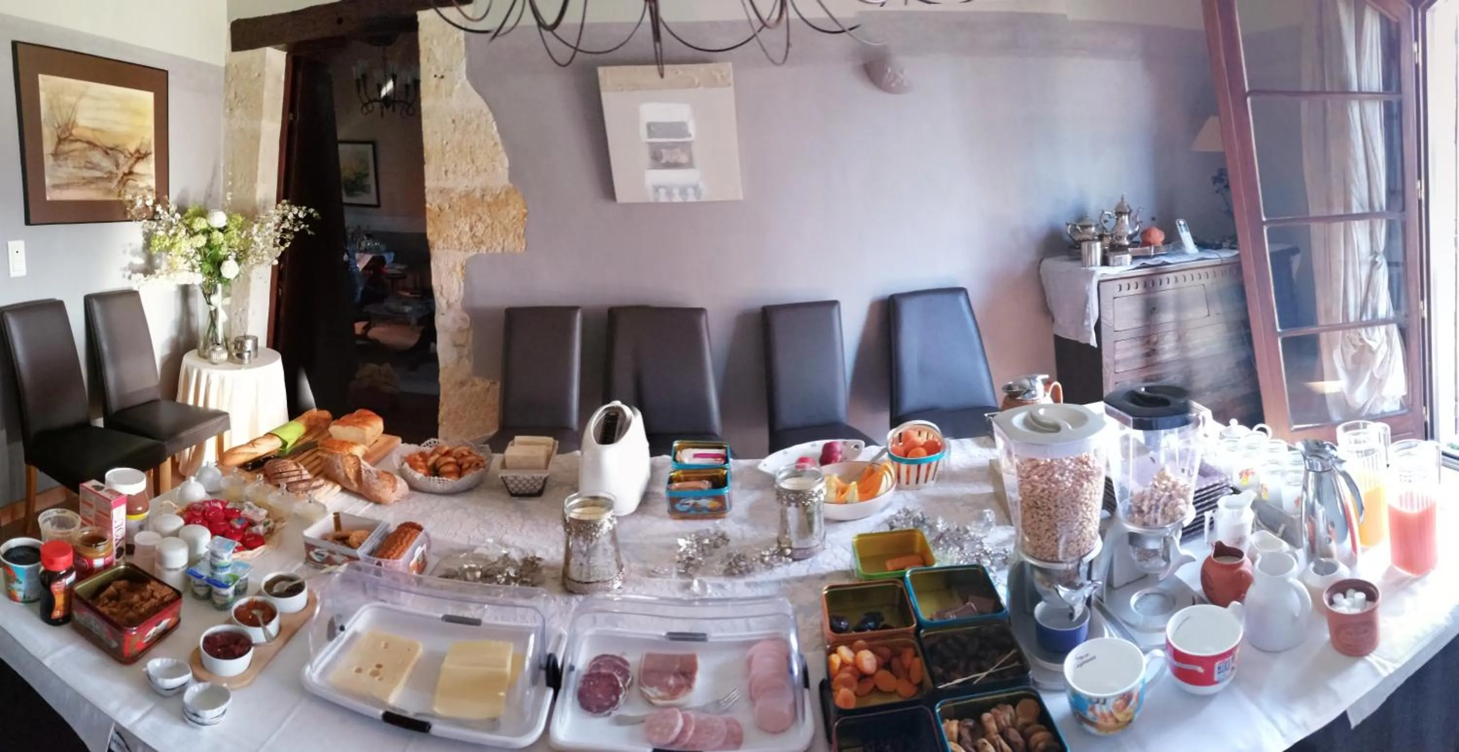 Buffet breakfast in Chambres Rozies Dunes