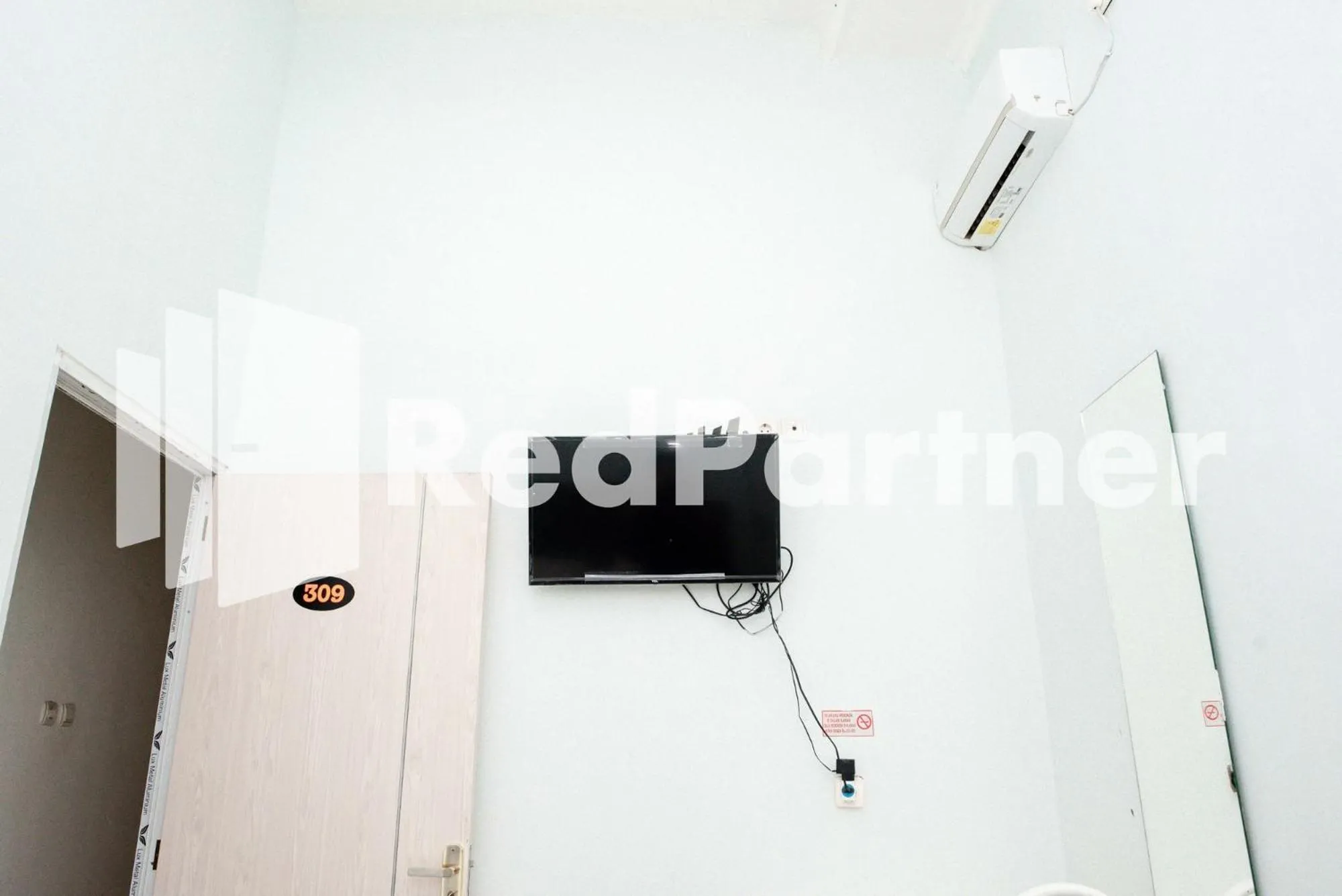 Bedroom in Happy Inn Puspo Mitra RedDoorz