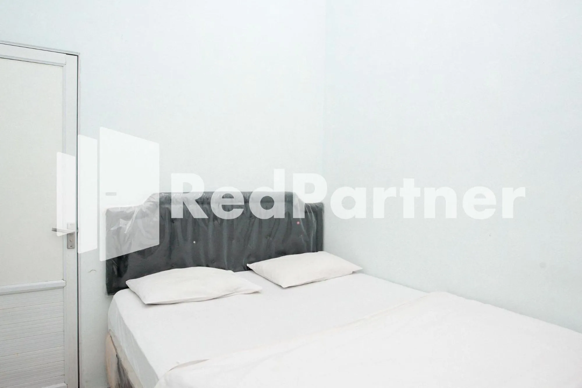 Bed in Happy Inn Puspo Mitra RedDoorz