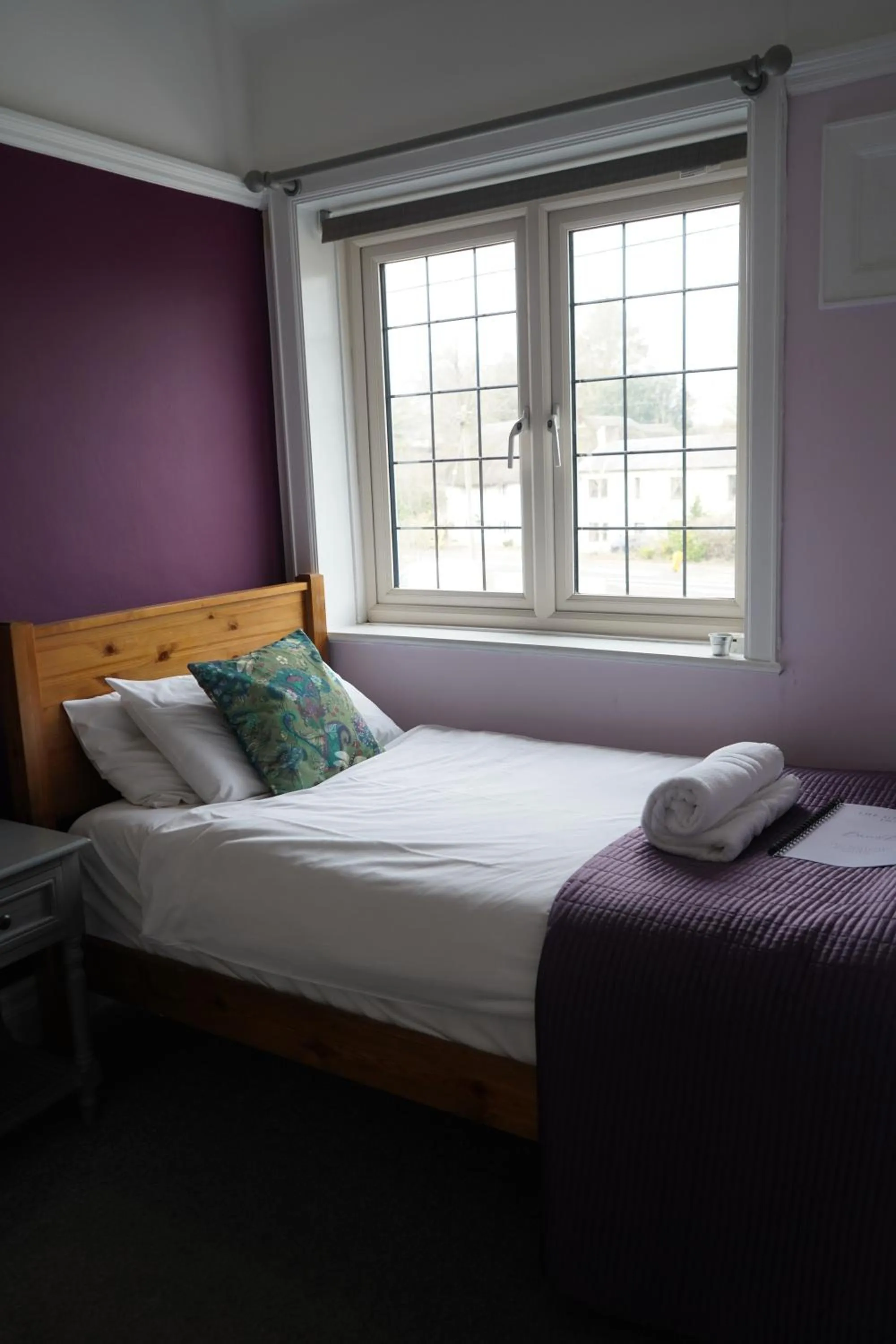 Bed in The George Inn Middle Wallop