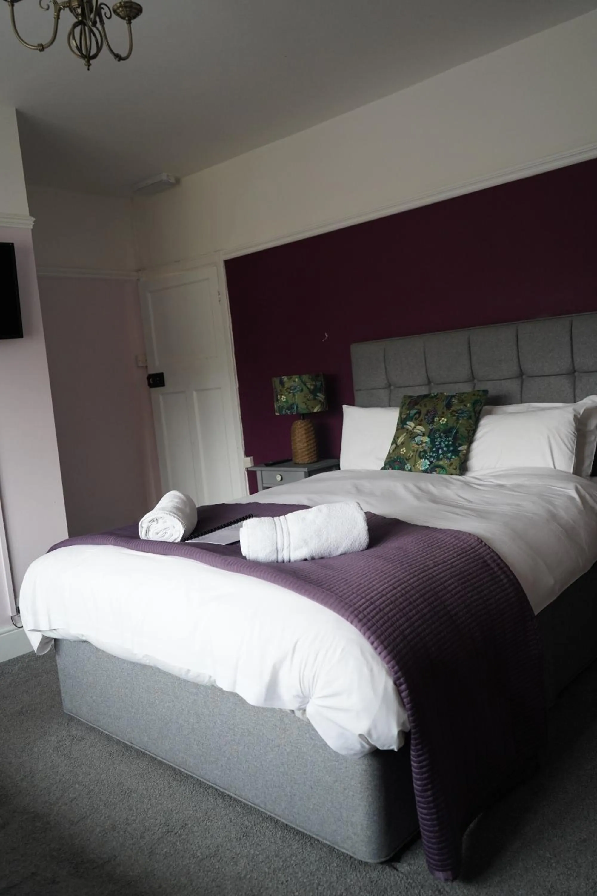 Bed in The George Inn Middle Wallop