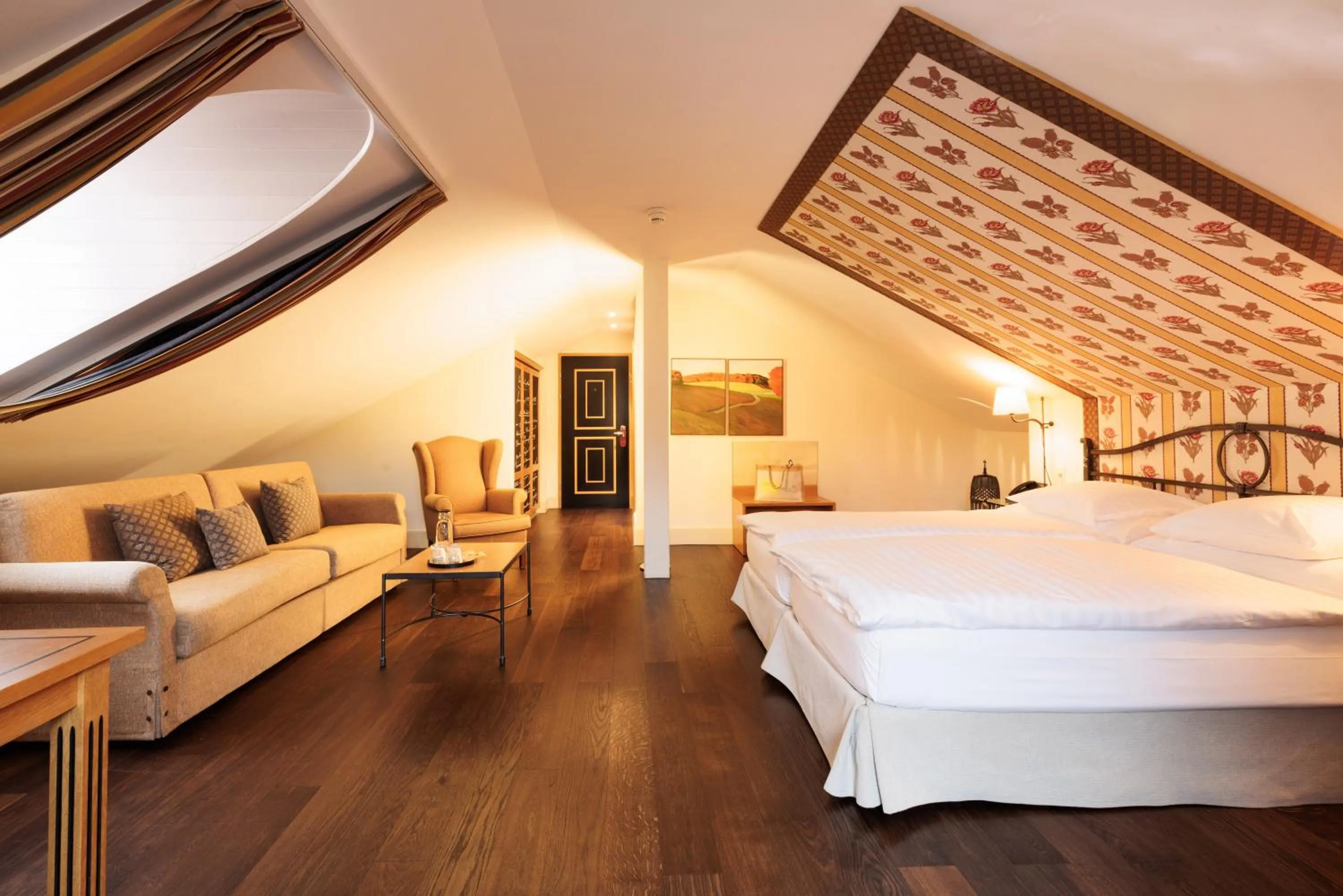 Photo of the whole room, Bed in Boutiquehotel Sonne Küsnacht - Zürich