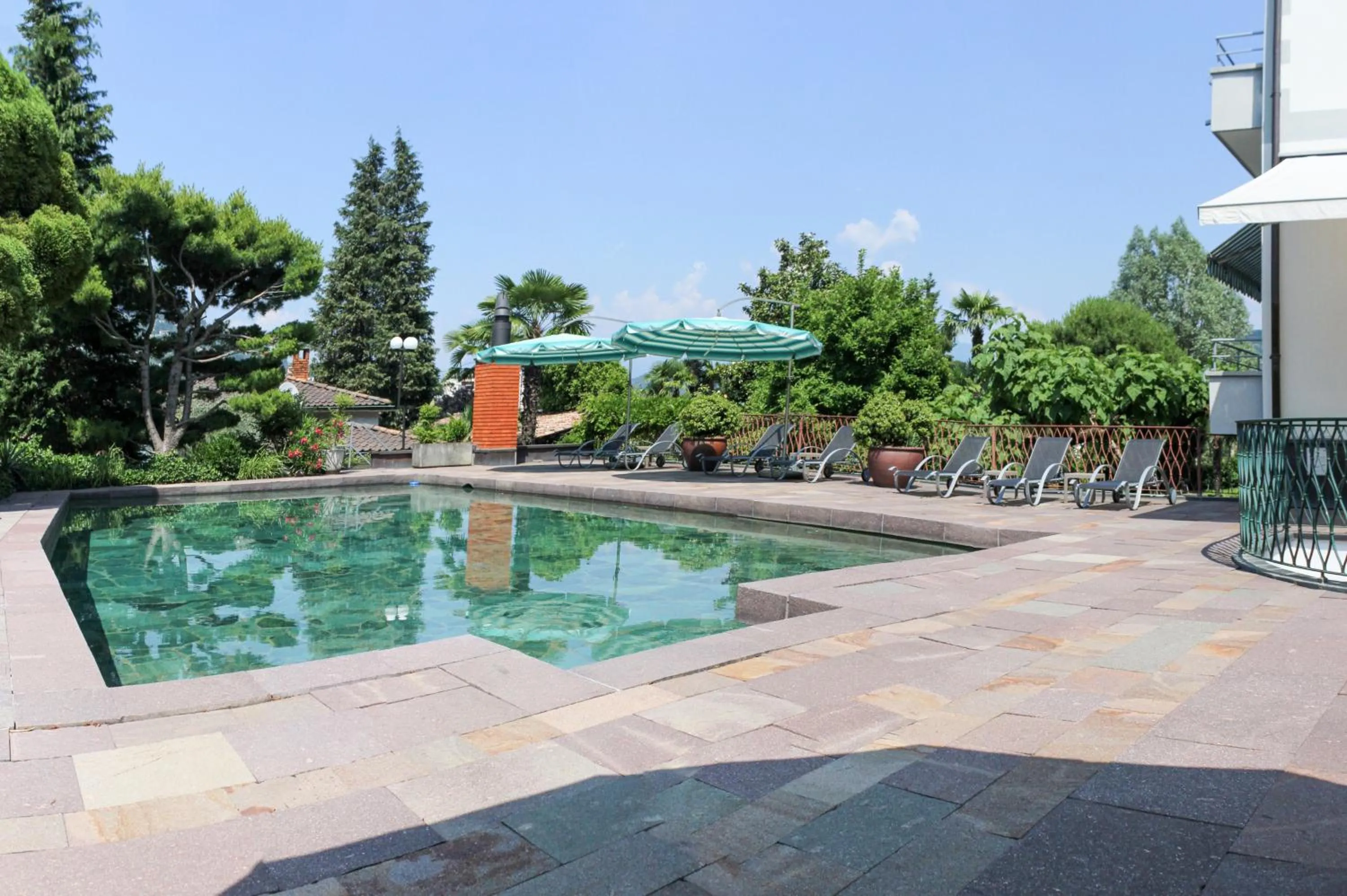 Swimming pool in Villa Garni Gardenia