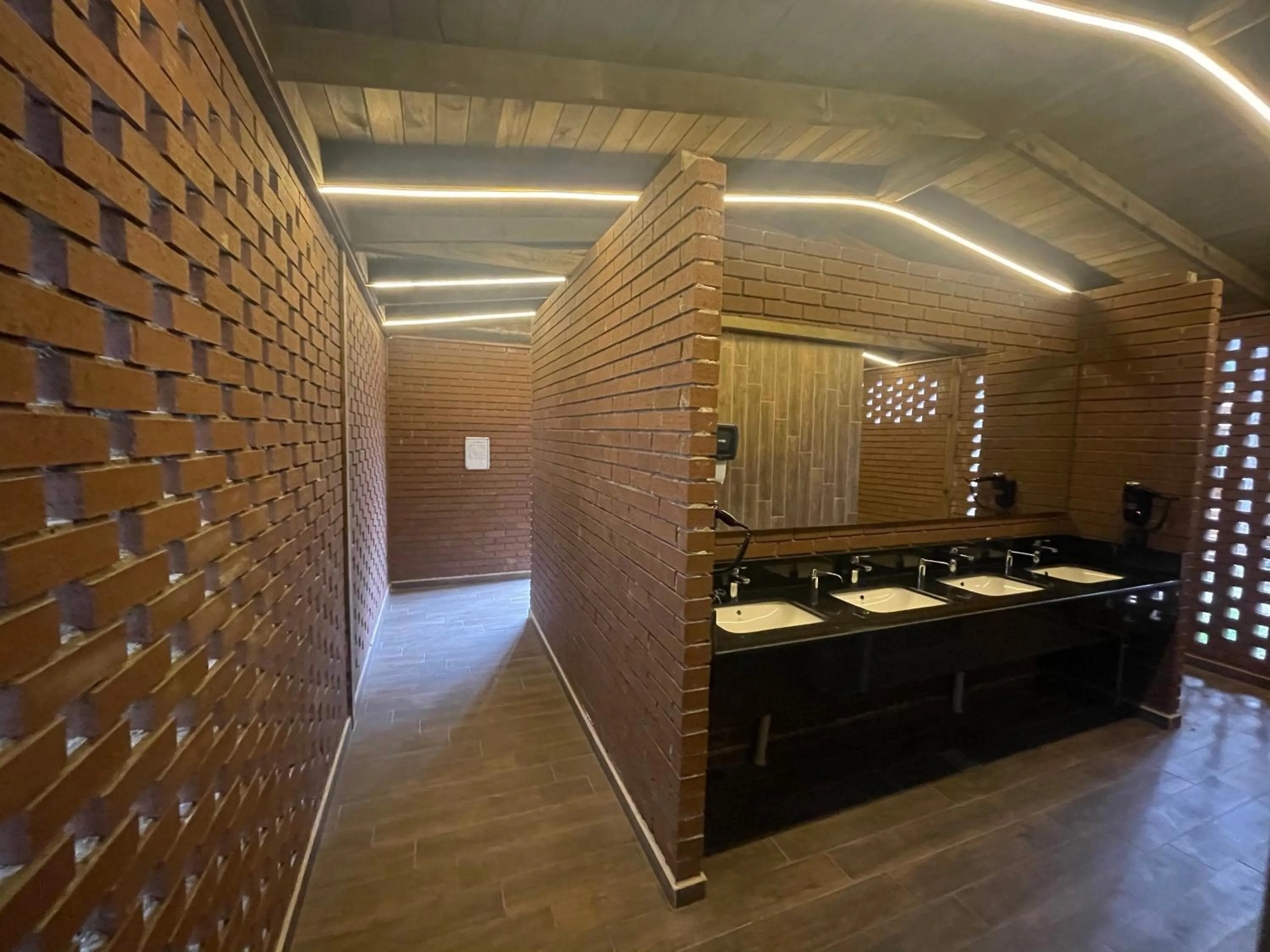 Shower in LONGOSPHERE GLAMPING