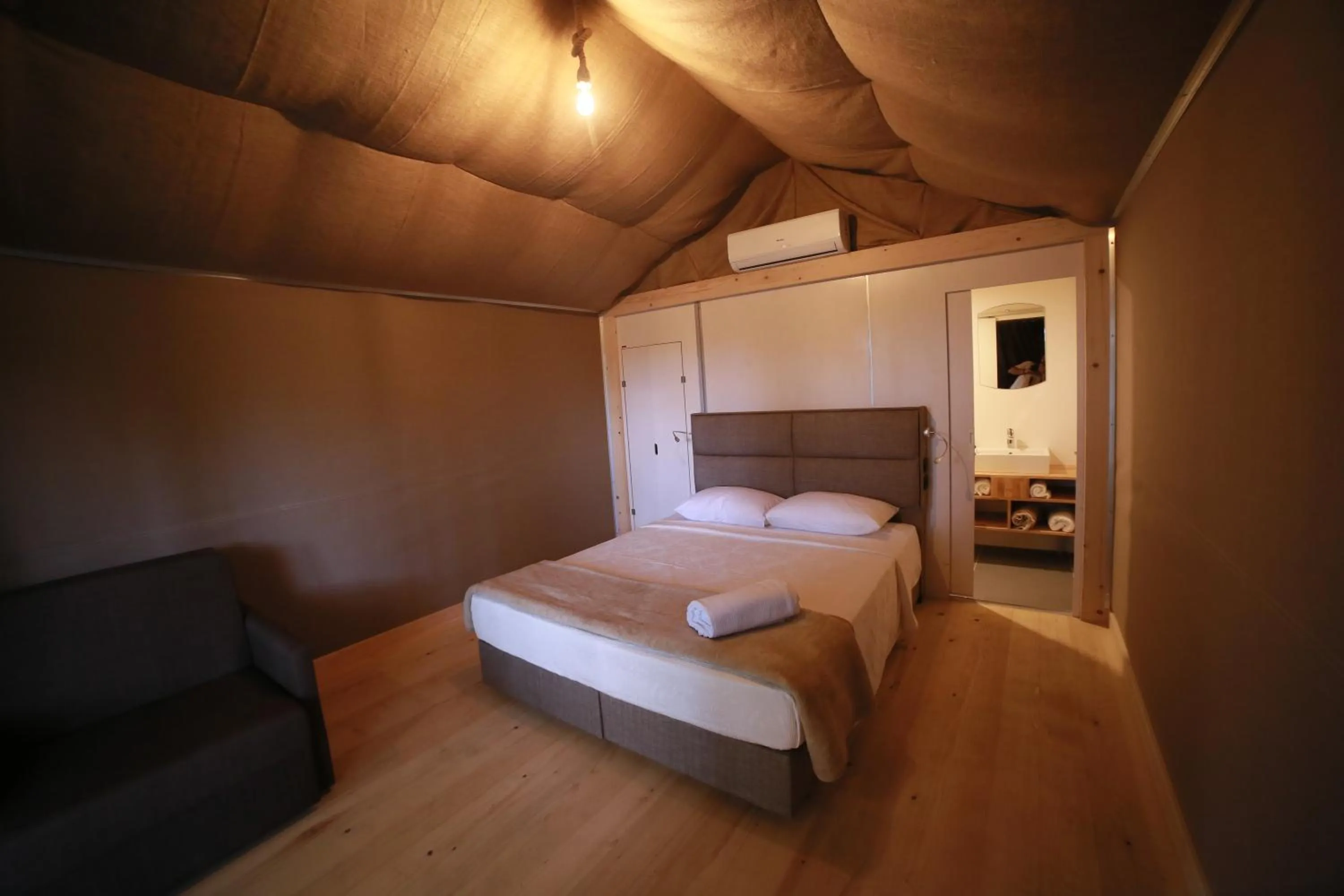 Bed in LONGOSPHERE GLAMPING