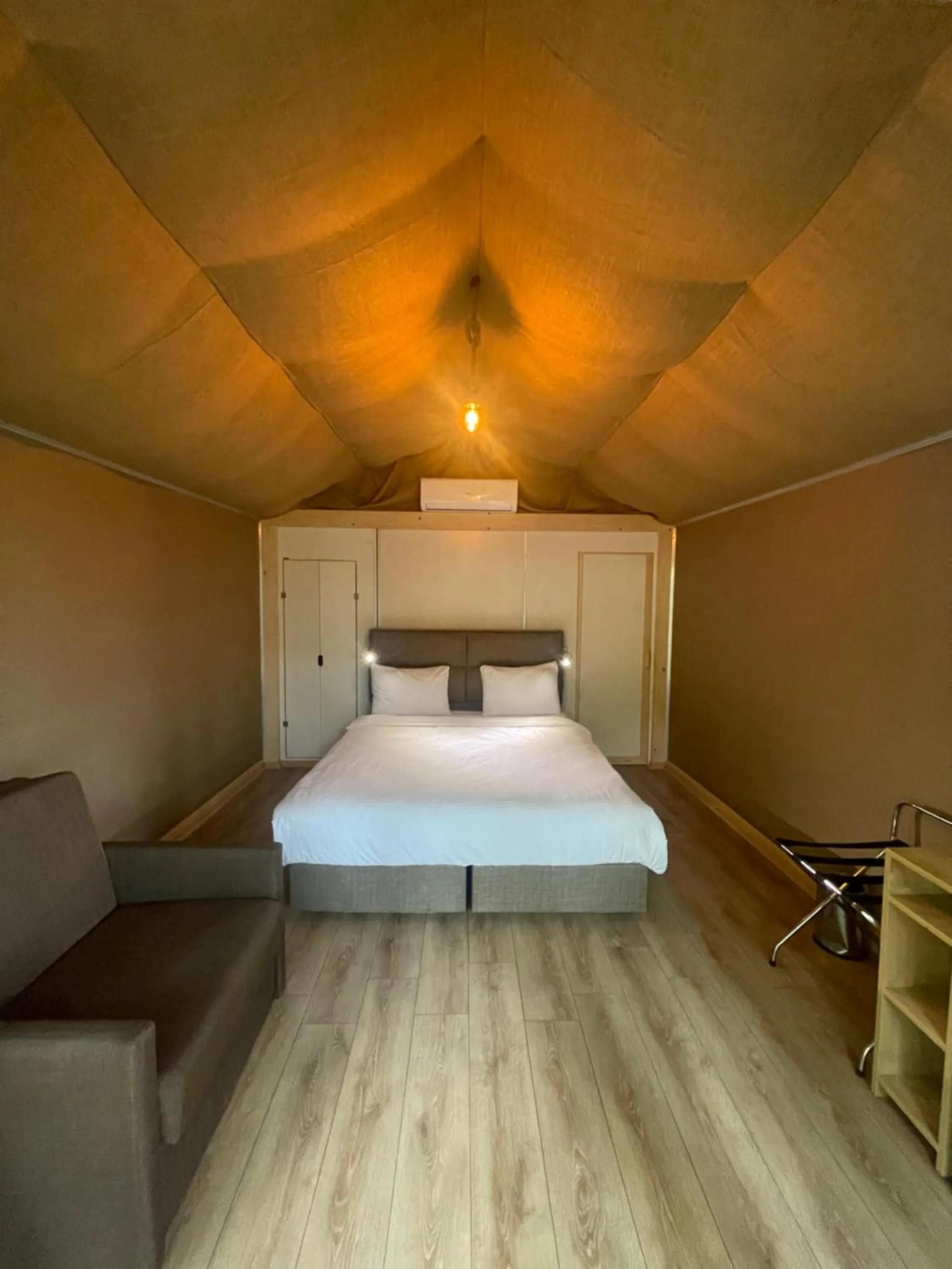 Massage, Bed in LONGOSPHERE GLAMPING