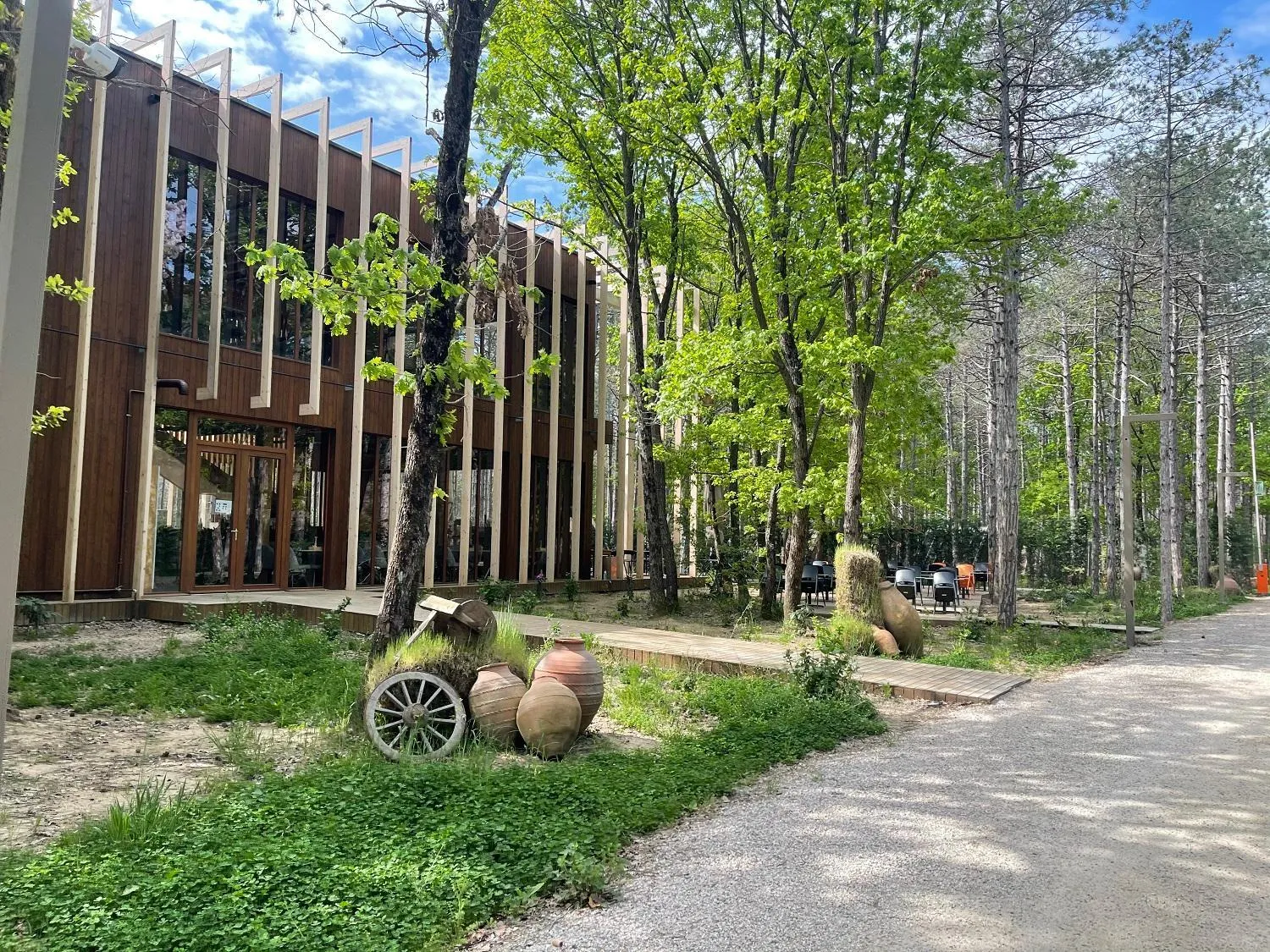 Restaurant/places to eat in LONGOSPHERE GLAMPING