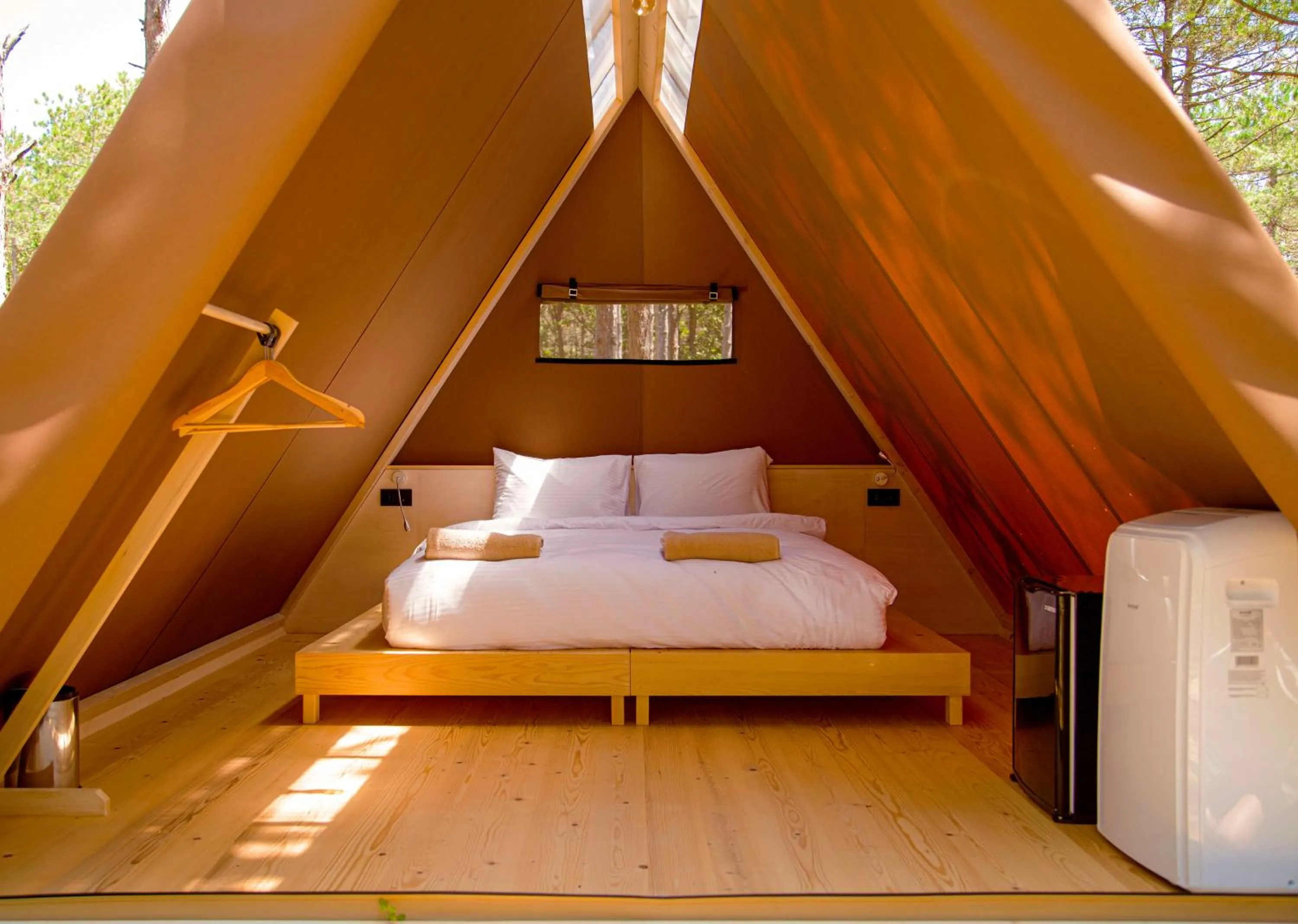 Massage, Bed in LONGOSPHERE GLAMPING