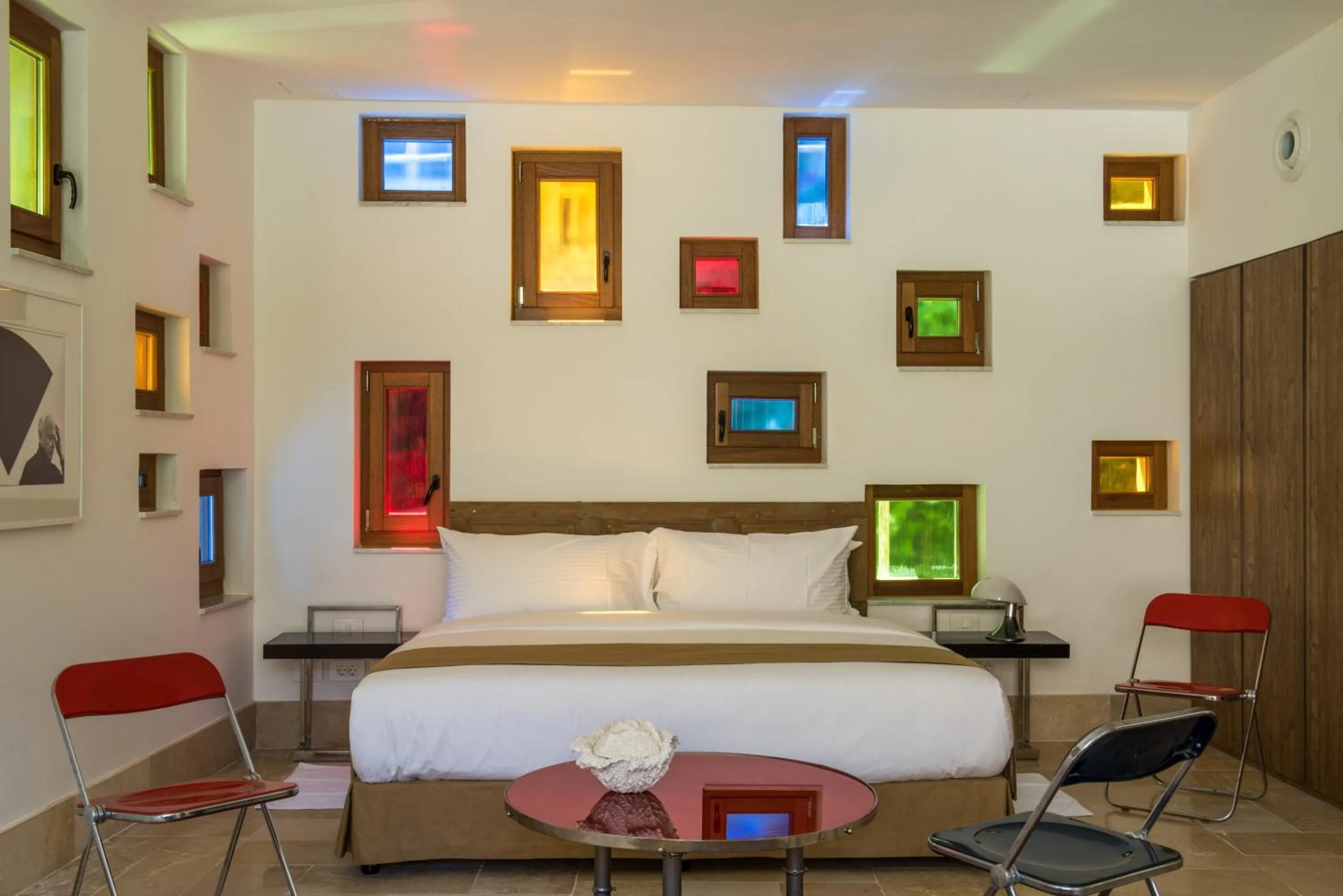 Photo of the whole room, Bed in Arthaus Beirut