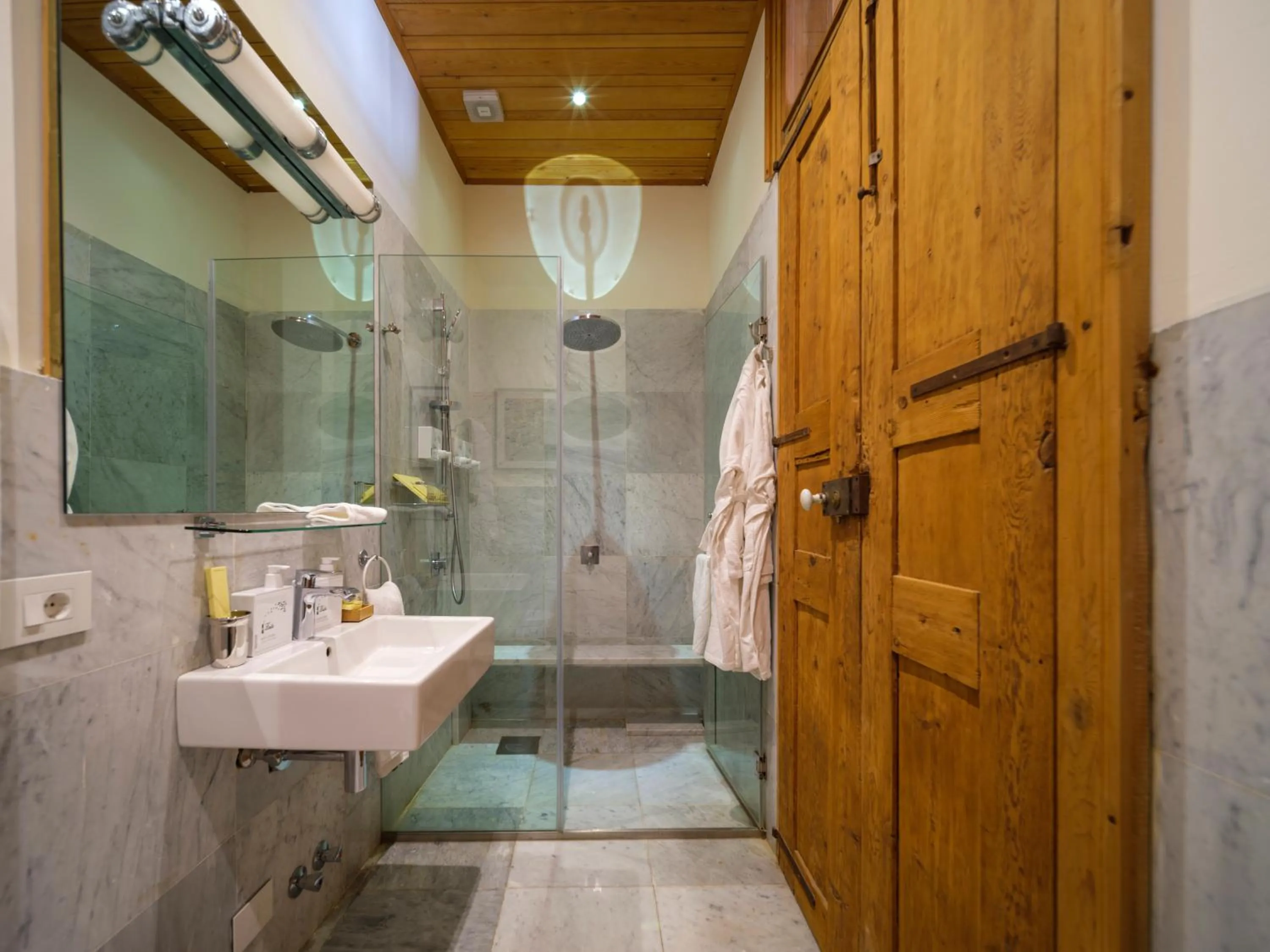 Bathroom in Arthaus Beirut