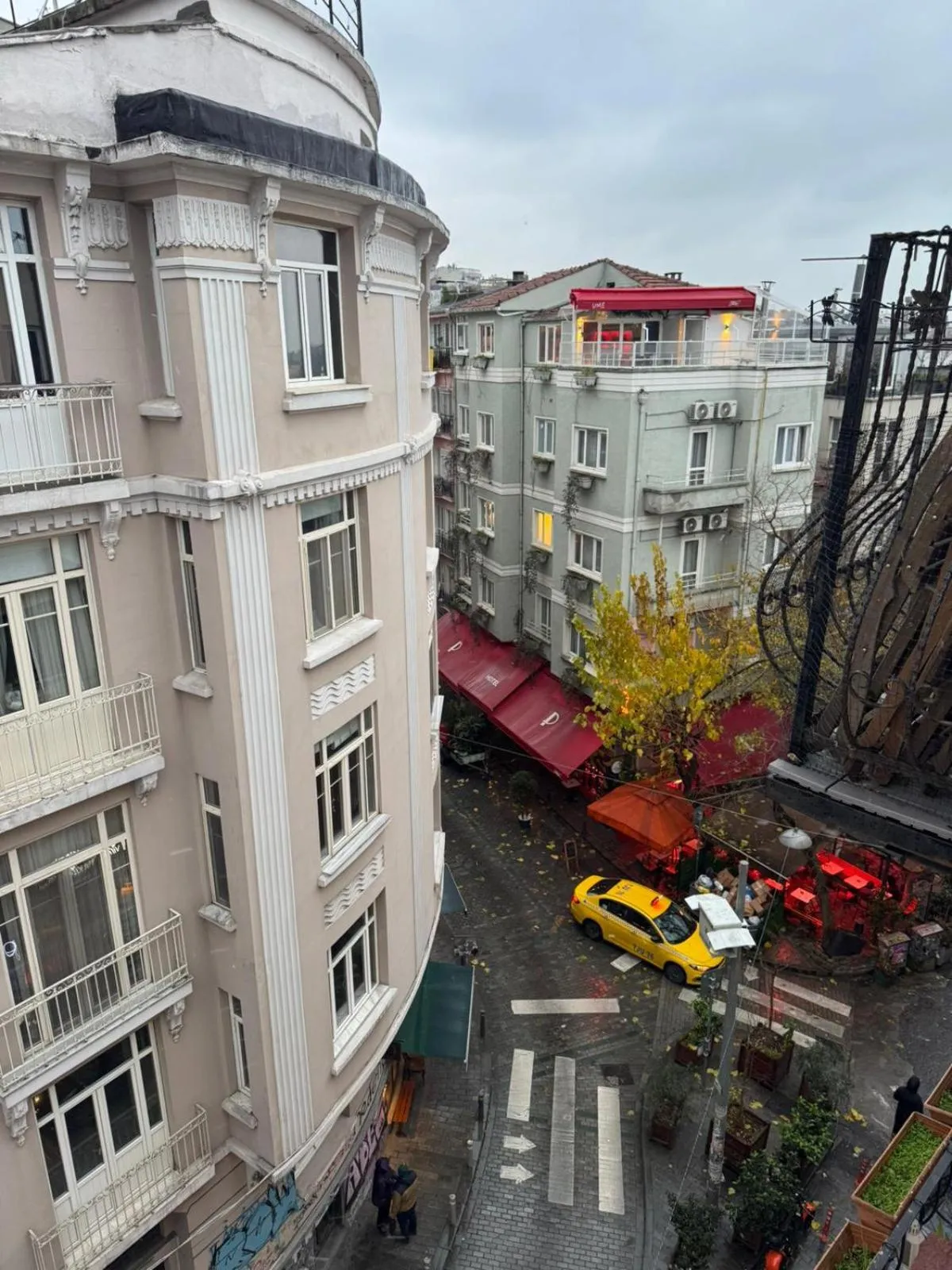 Property building in Reu de Hotel