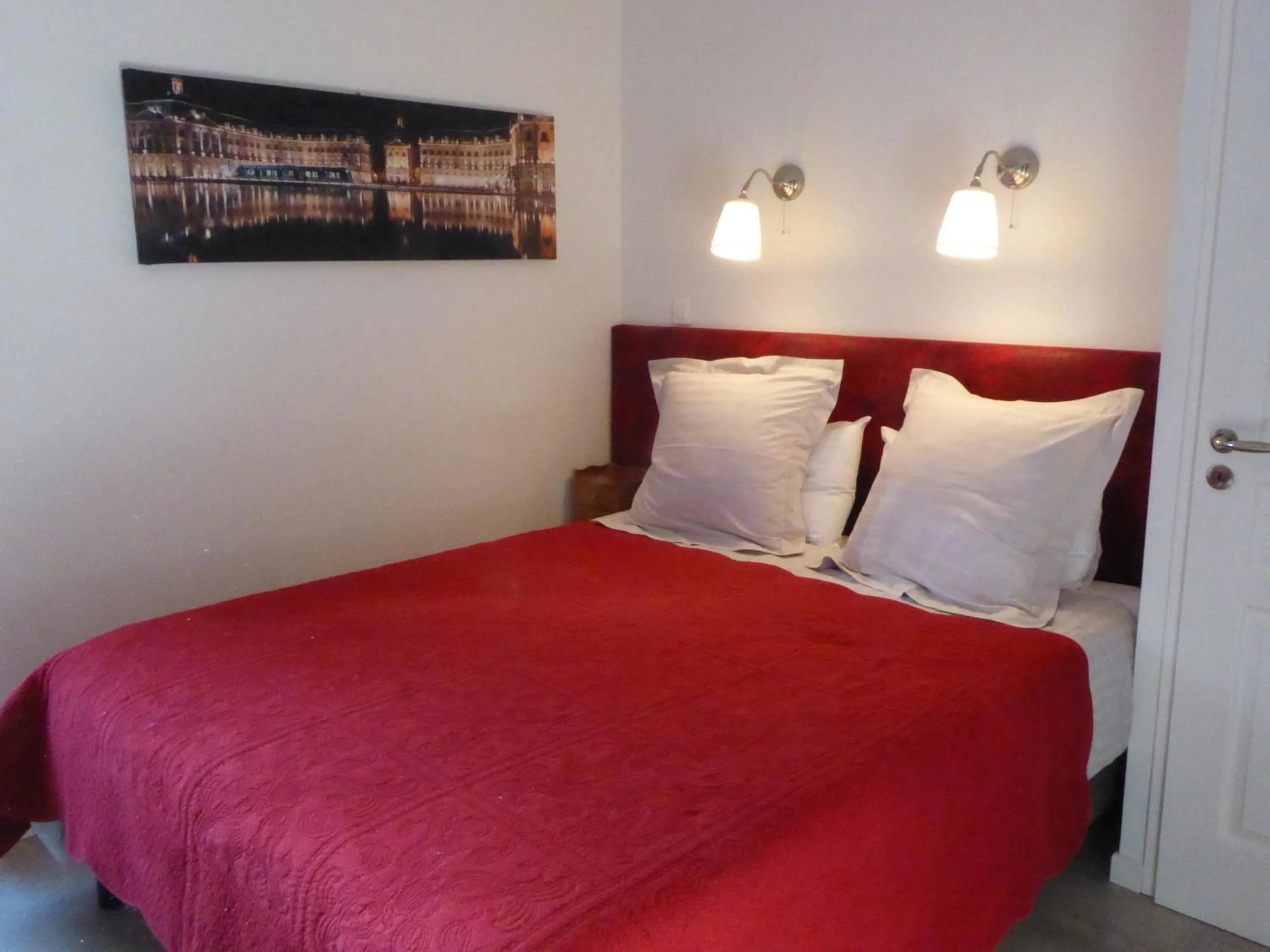 Photo of the whole room, Bed in La Maison Bastide